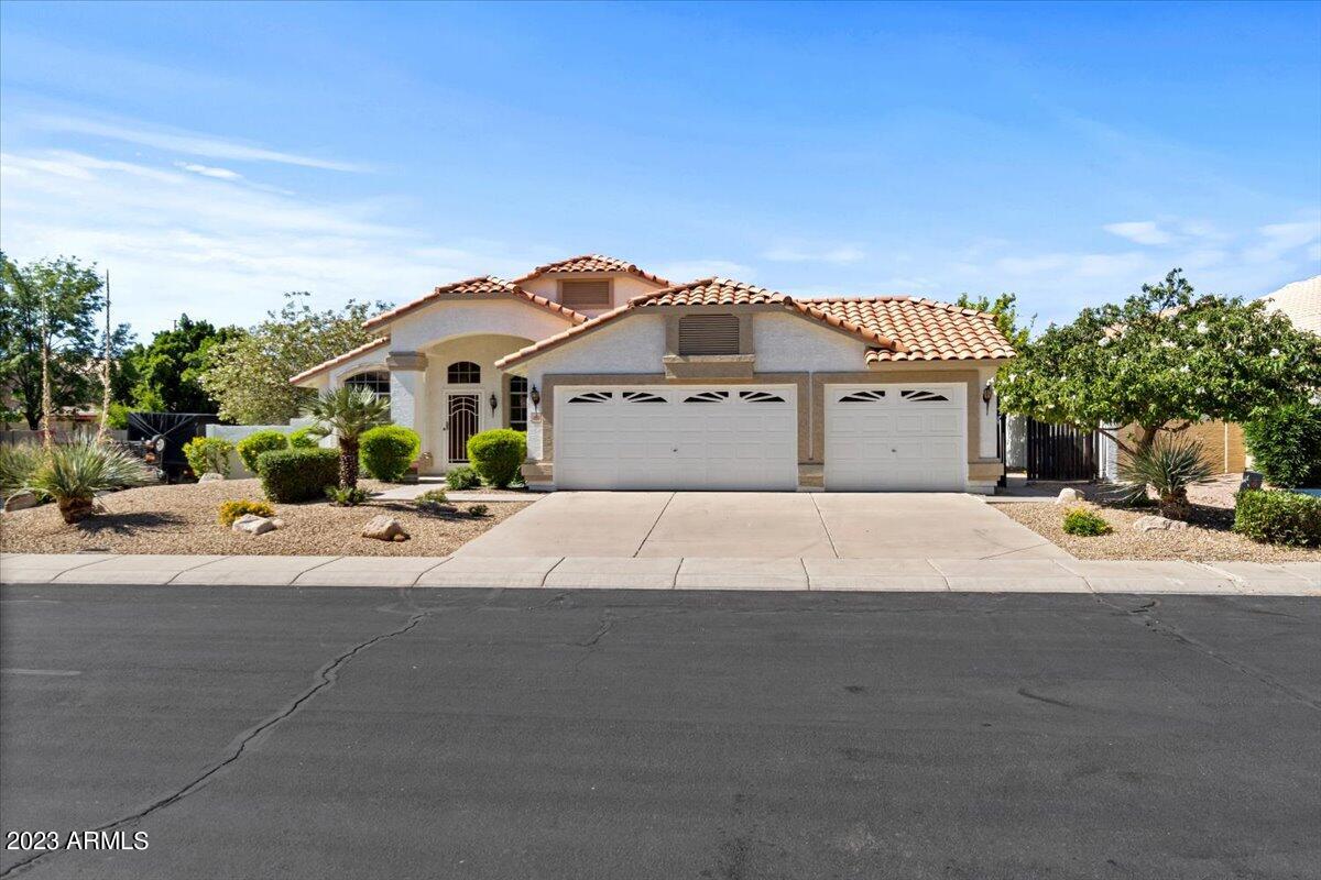 1093 W VERA Lane