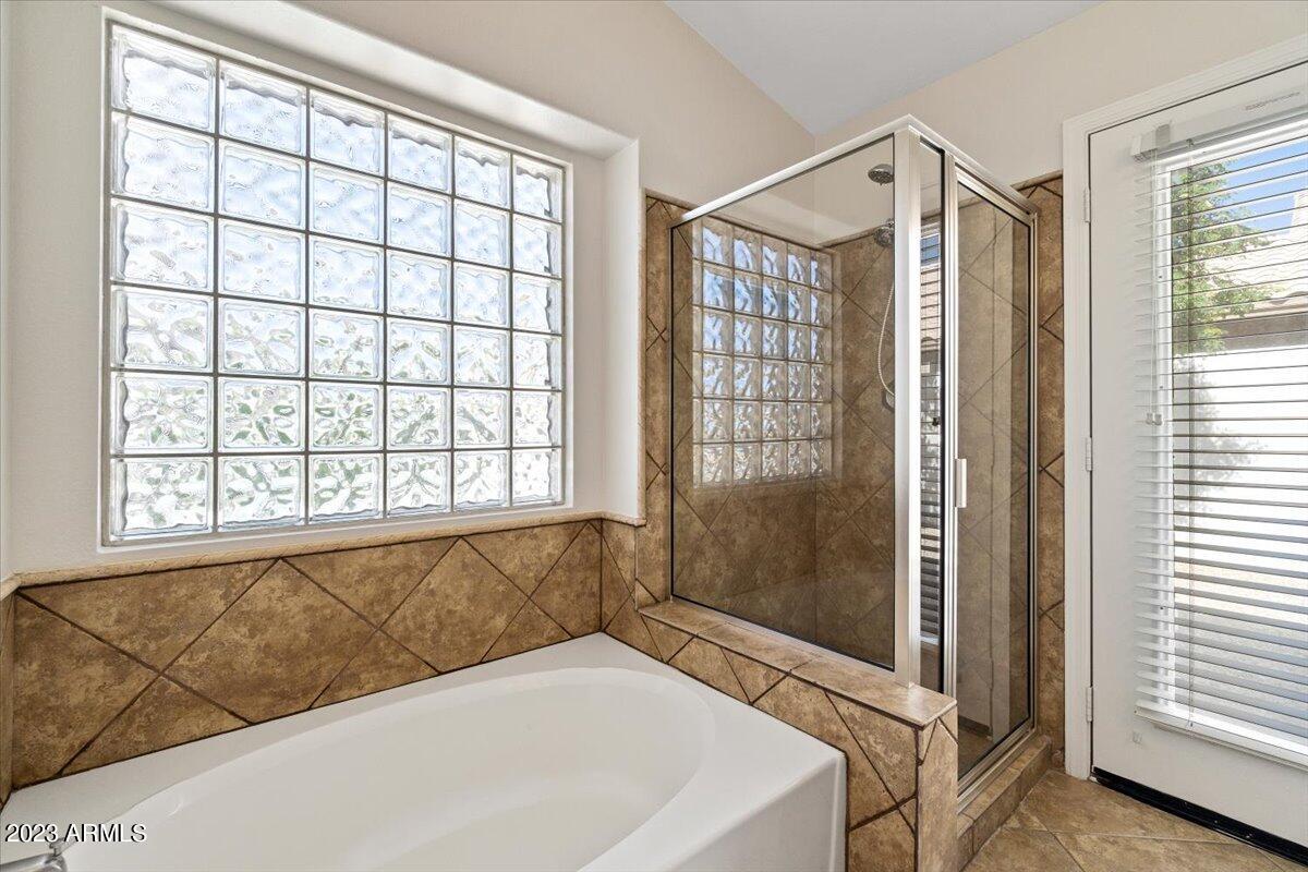 1093 W VERA Lane