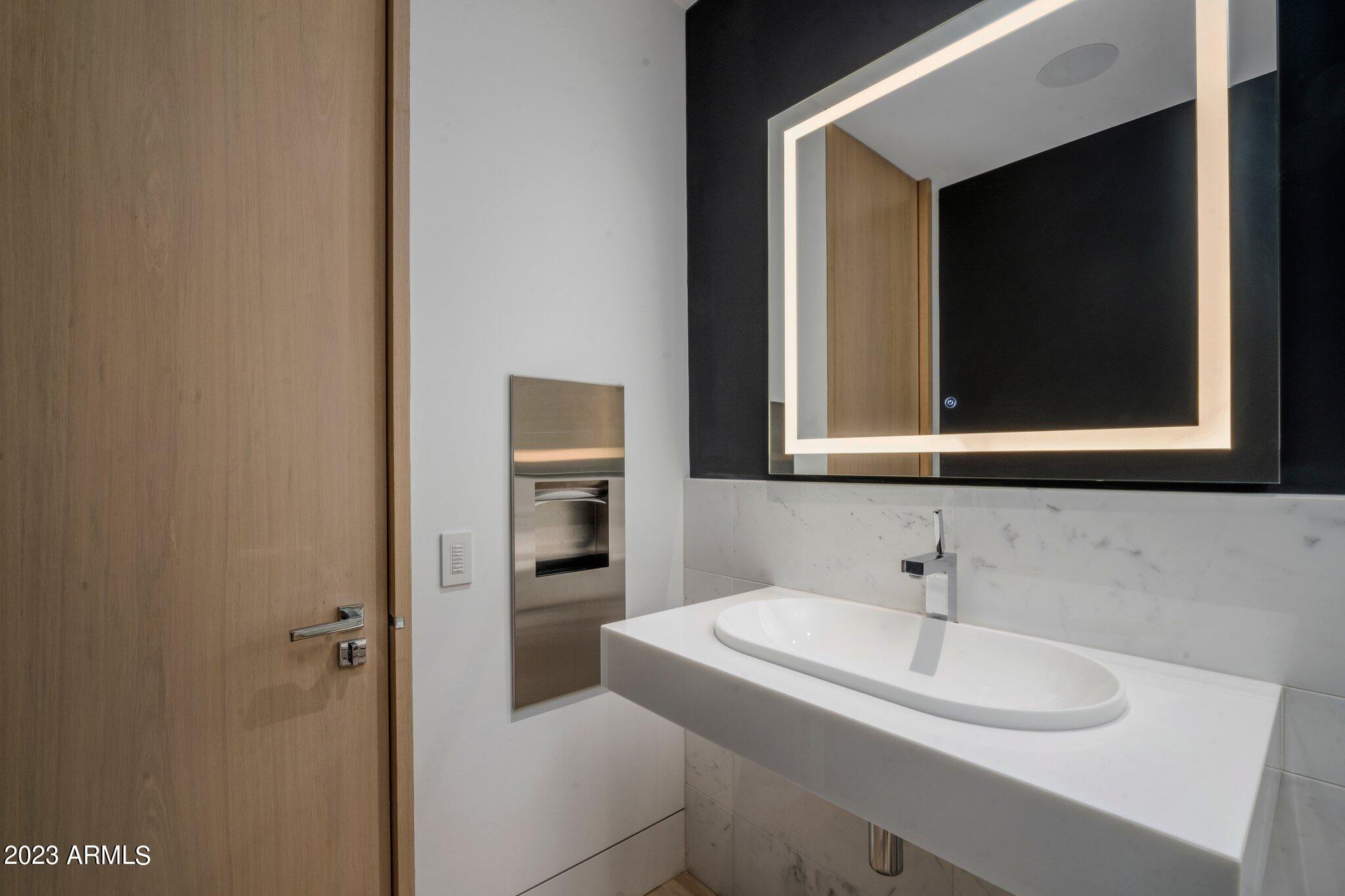 1 E LEXINGTON Avenue Unit: 1606