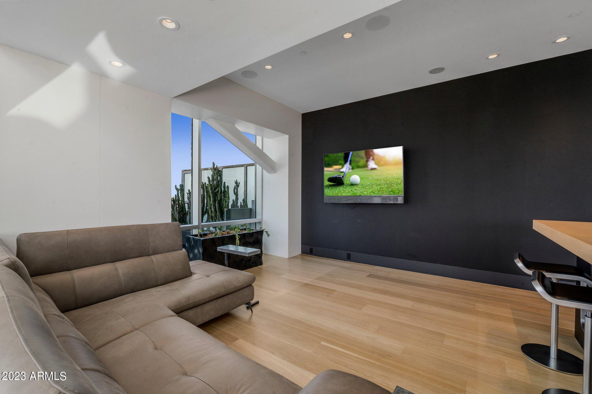 1 E LEXINGTON Avenue Unit: 1606