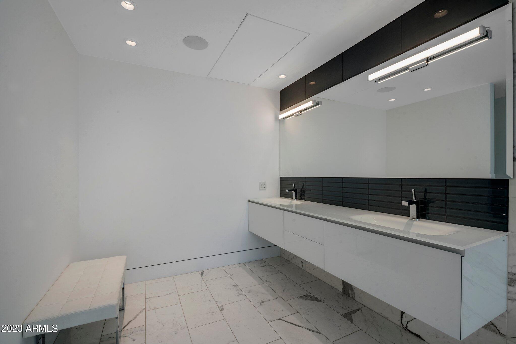 1 E LEXINGTON Avenue Unit: 1606
