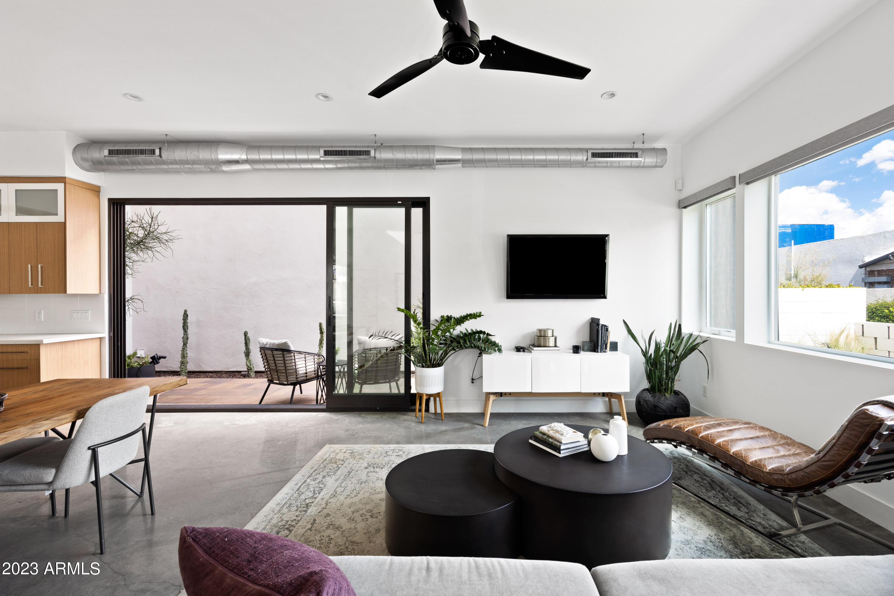 540 W Mariposa Street Unit: 1