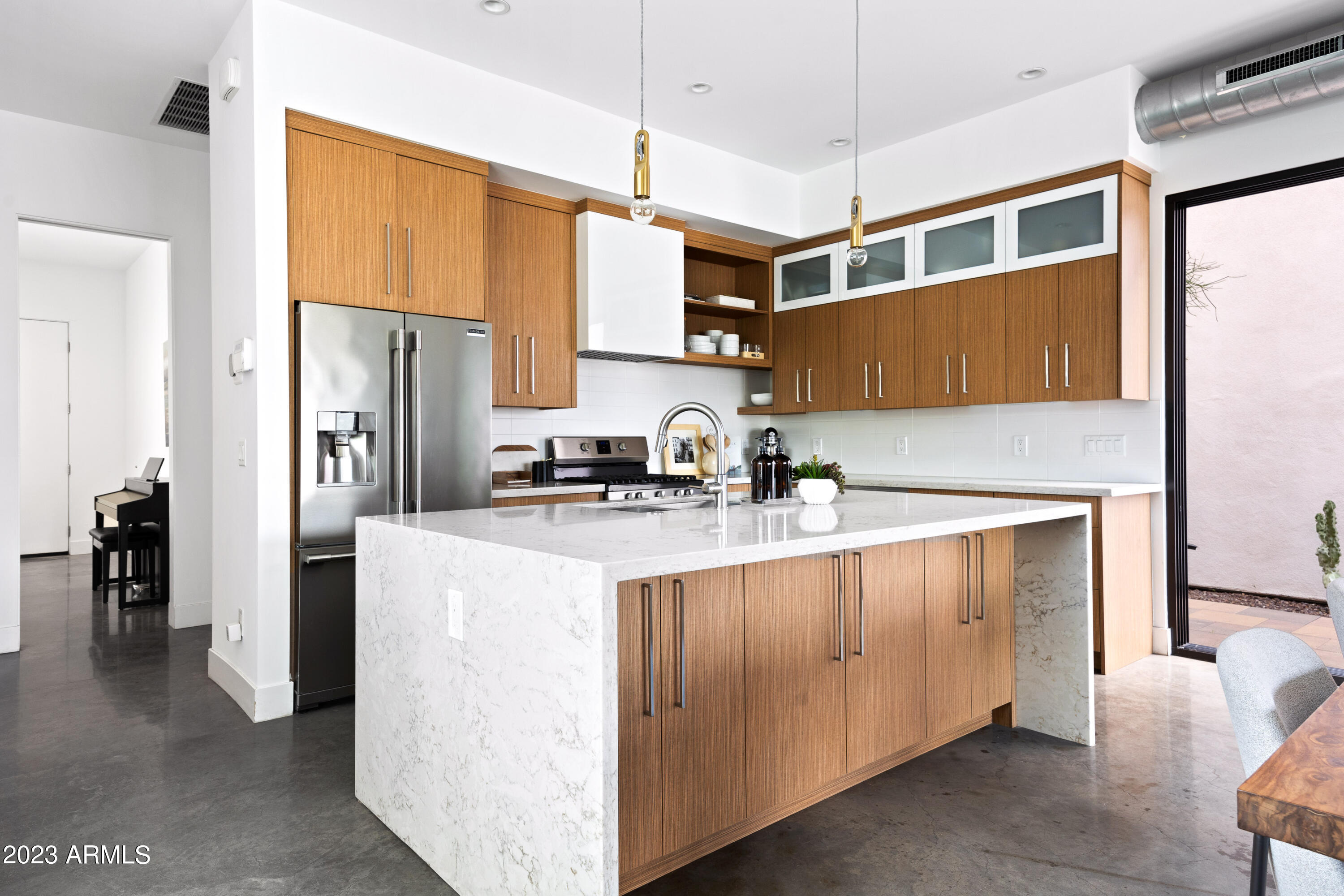 540 W Mariposa Street Unit: 1