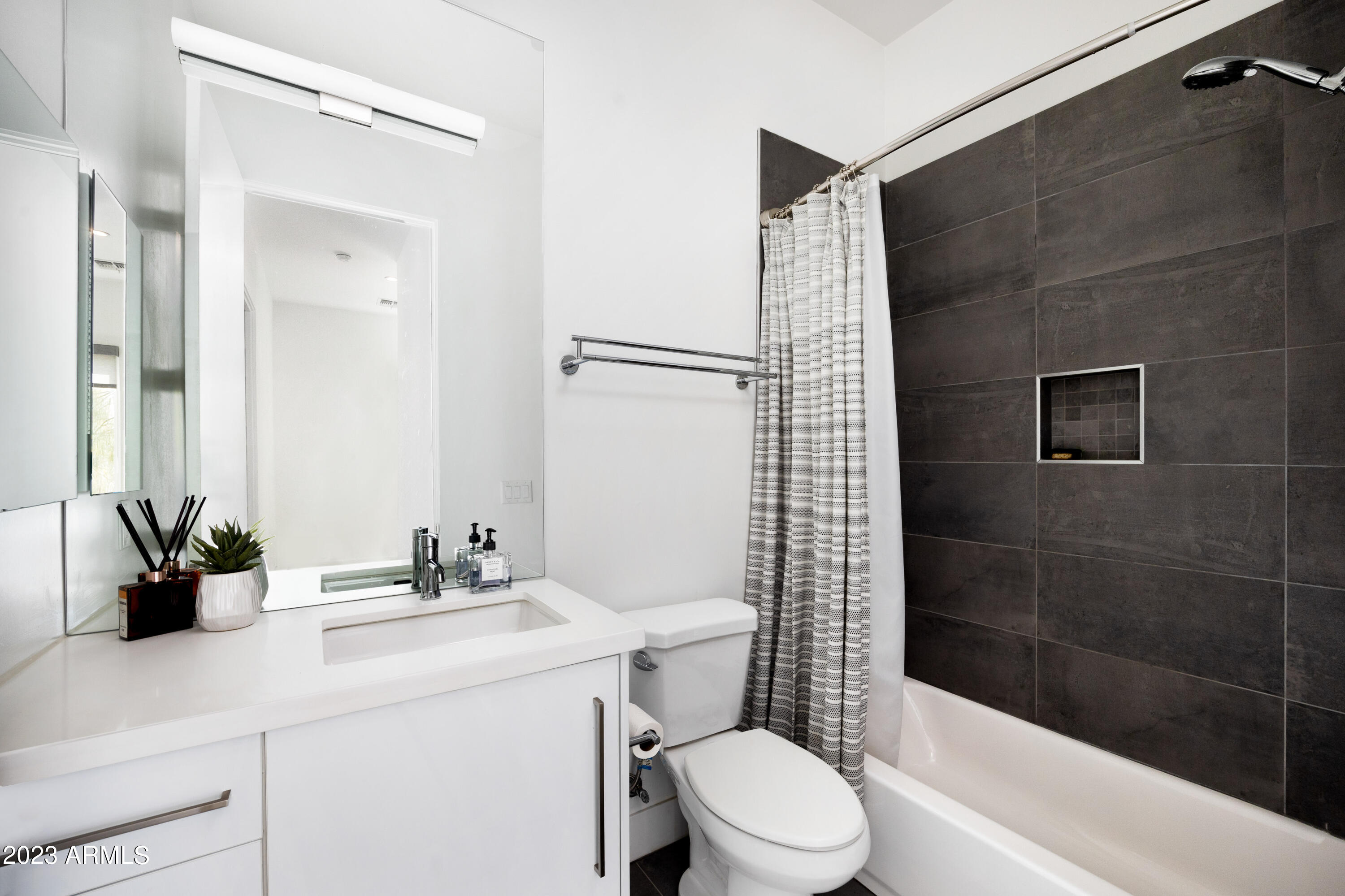 540 W Mariposa Street Unit: 1