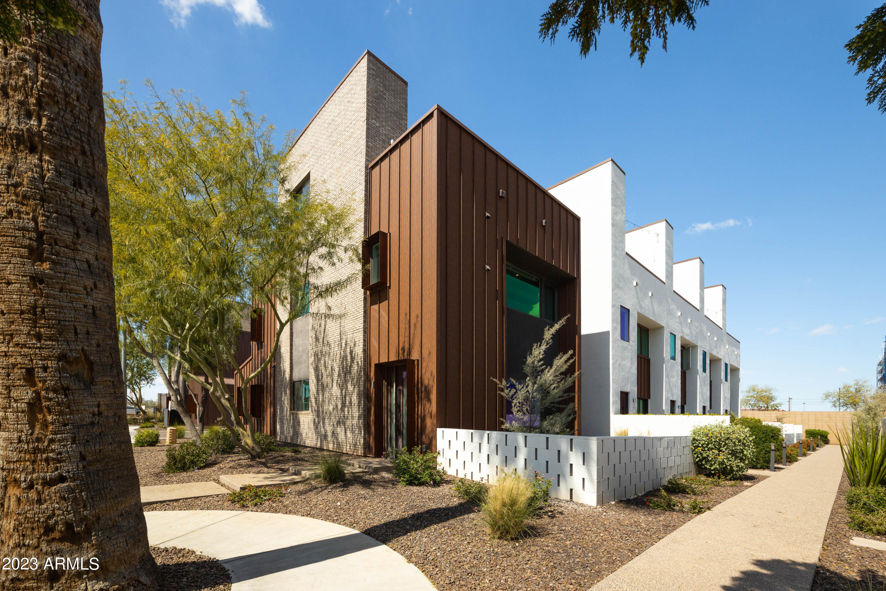 540 W Mariposa Street Unit: 1