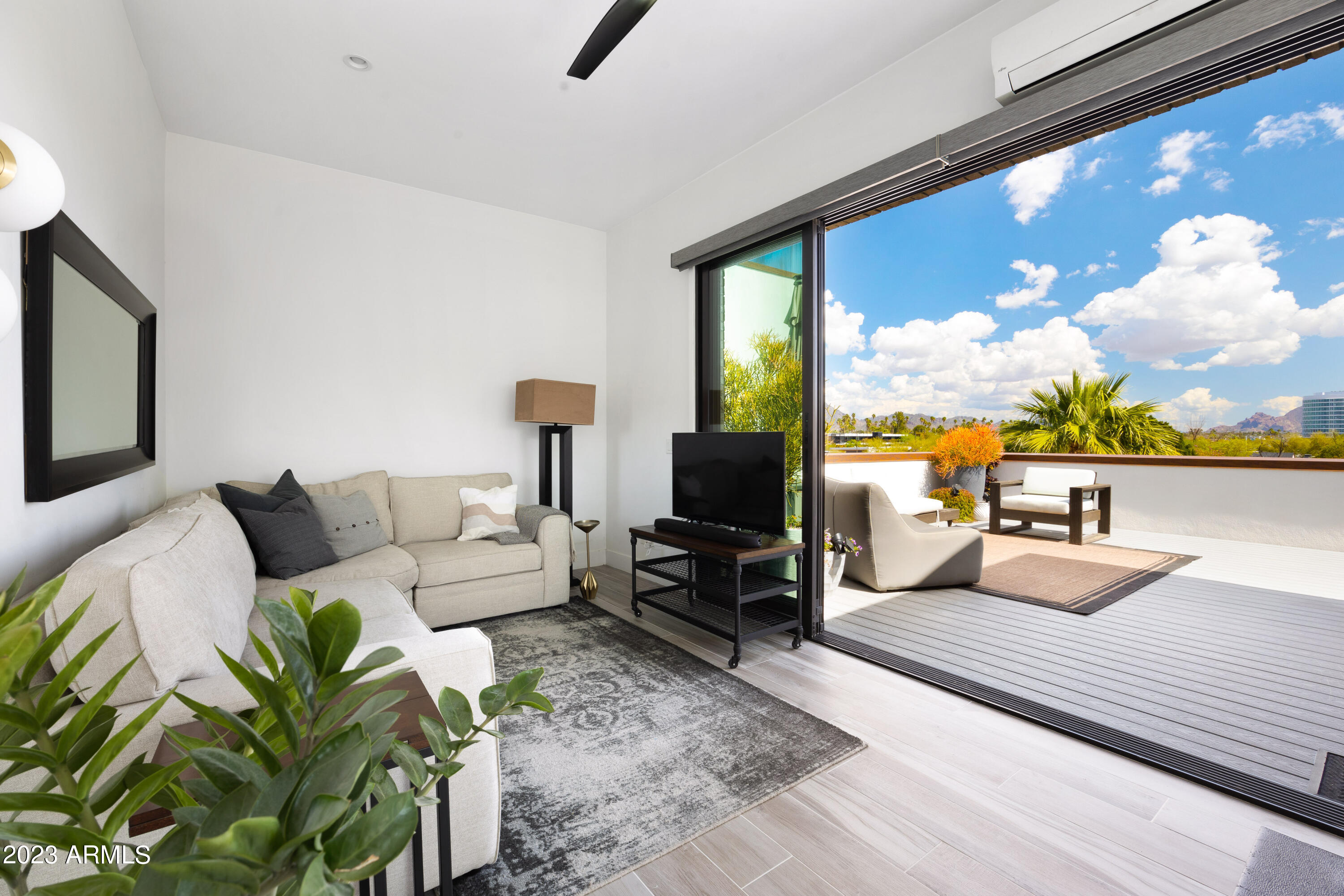 540 W Mariposa Street Unit: 1