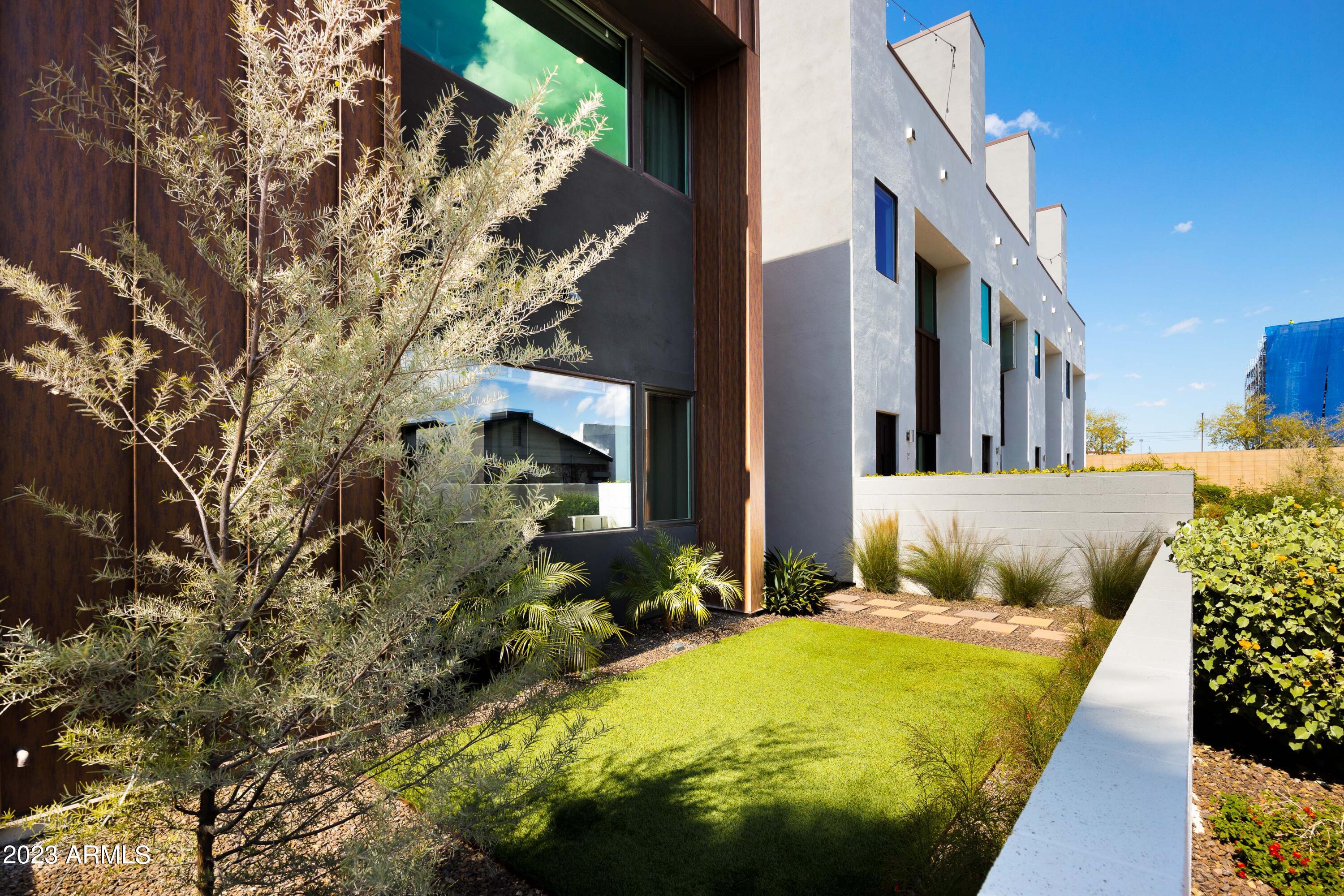 540 W Mariposa Street Unit: 1