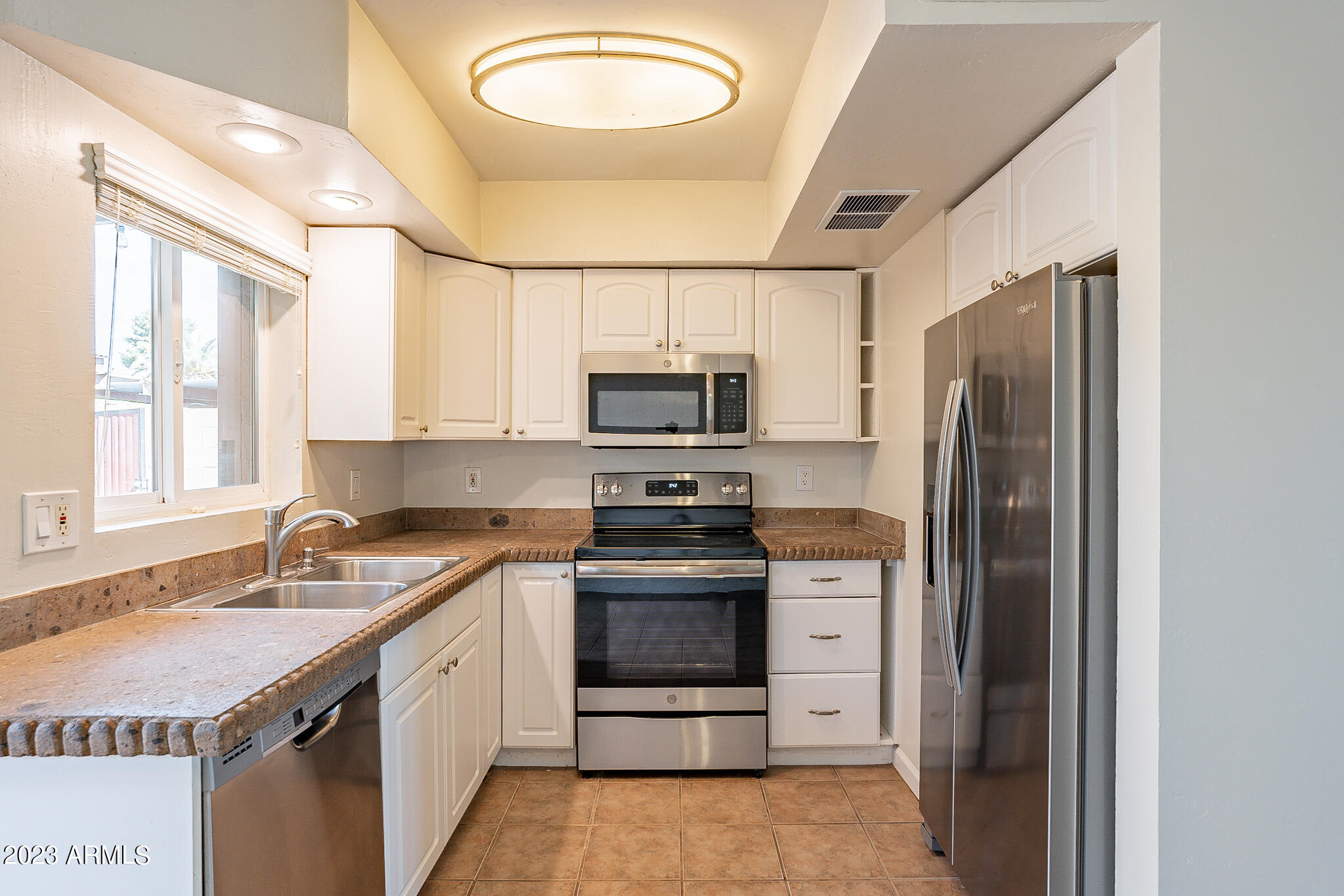 2832 N GRANITE REEF Road
