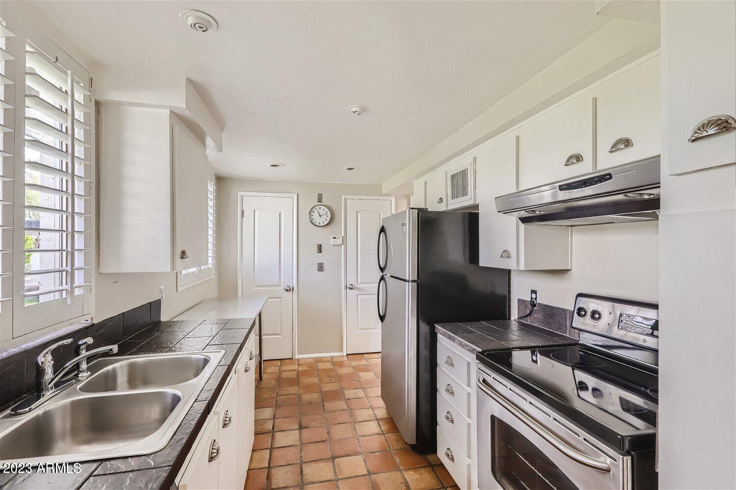3242 E CAMELBACK Road Unit: 102