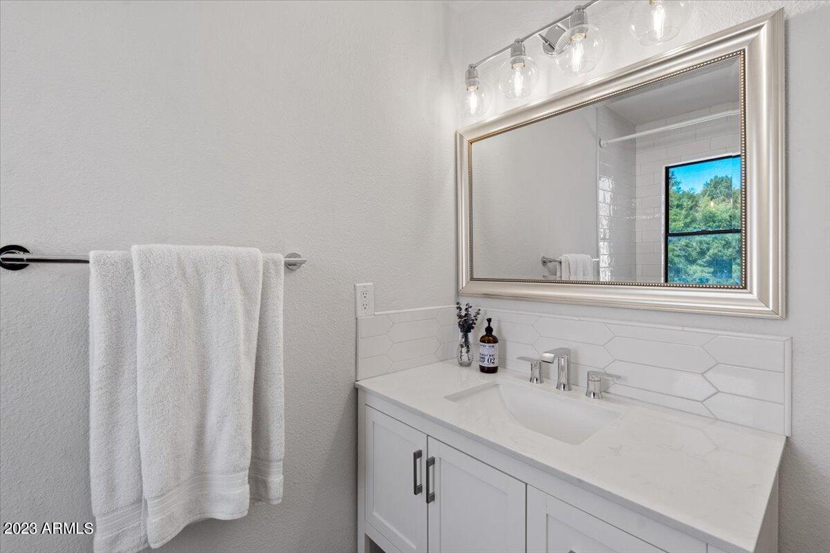 10432 N 11TH Street Unit: 2