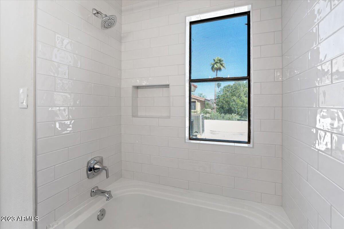10432 N 11TH Street Unit: 2