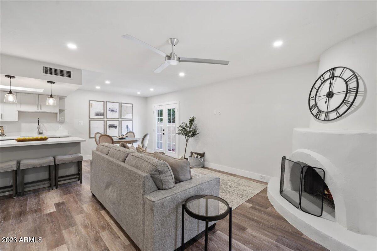 10432 N 11TH Street Unit: 2