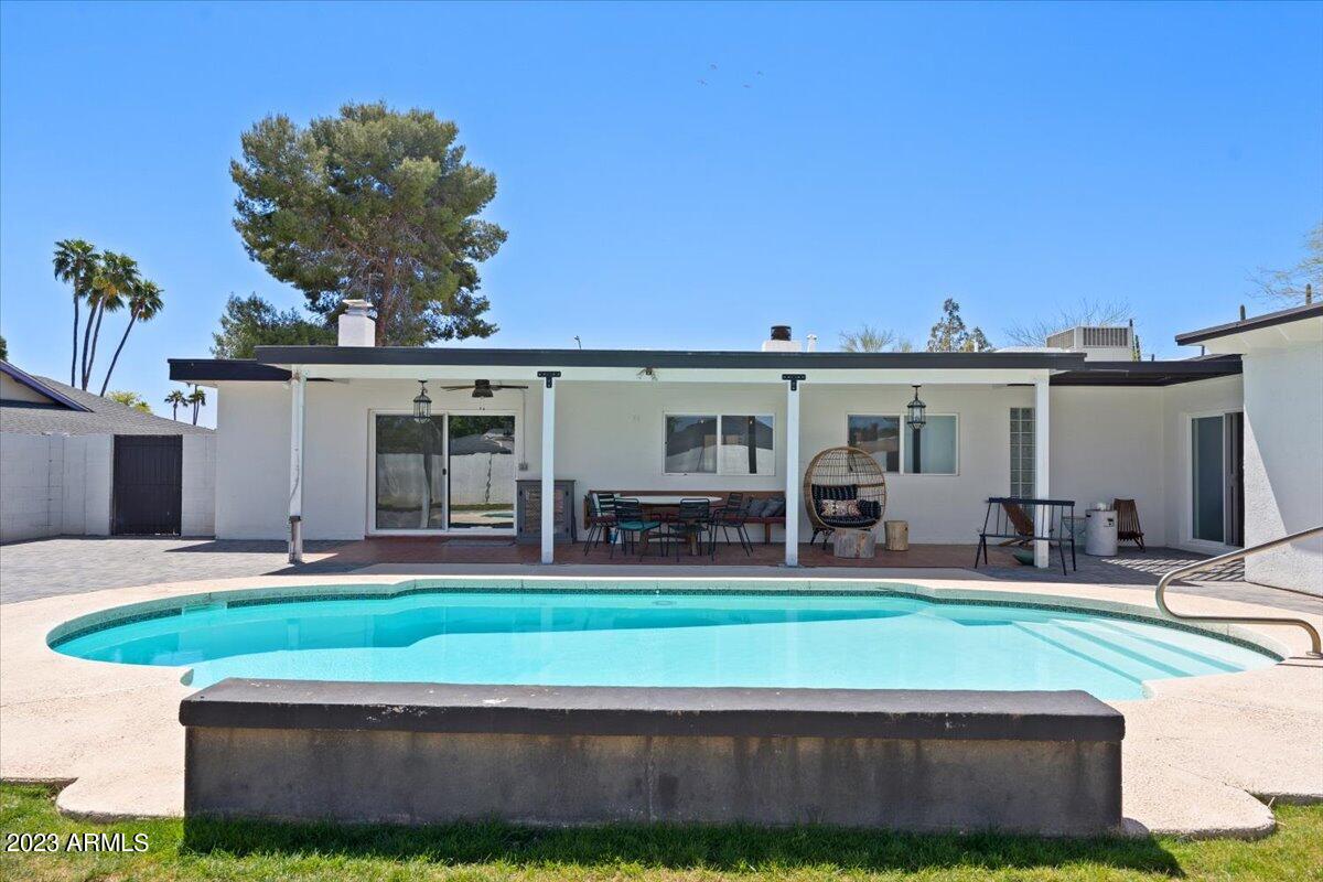 2524 E BERYL Avenue