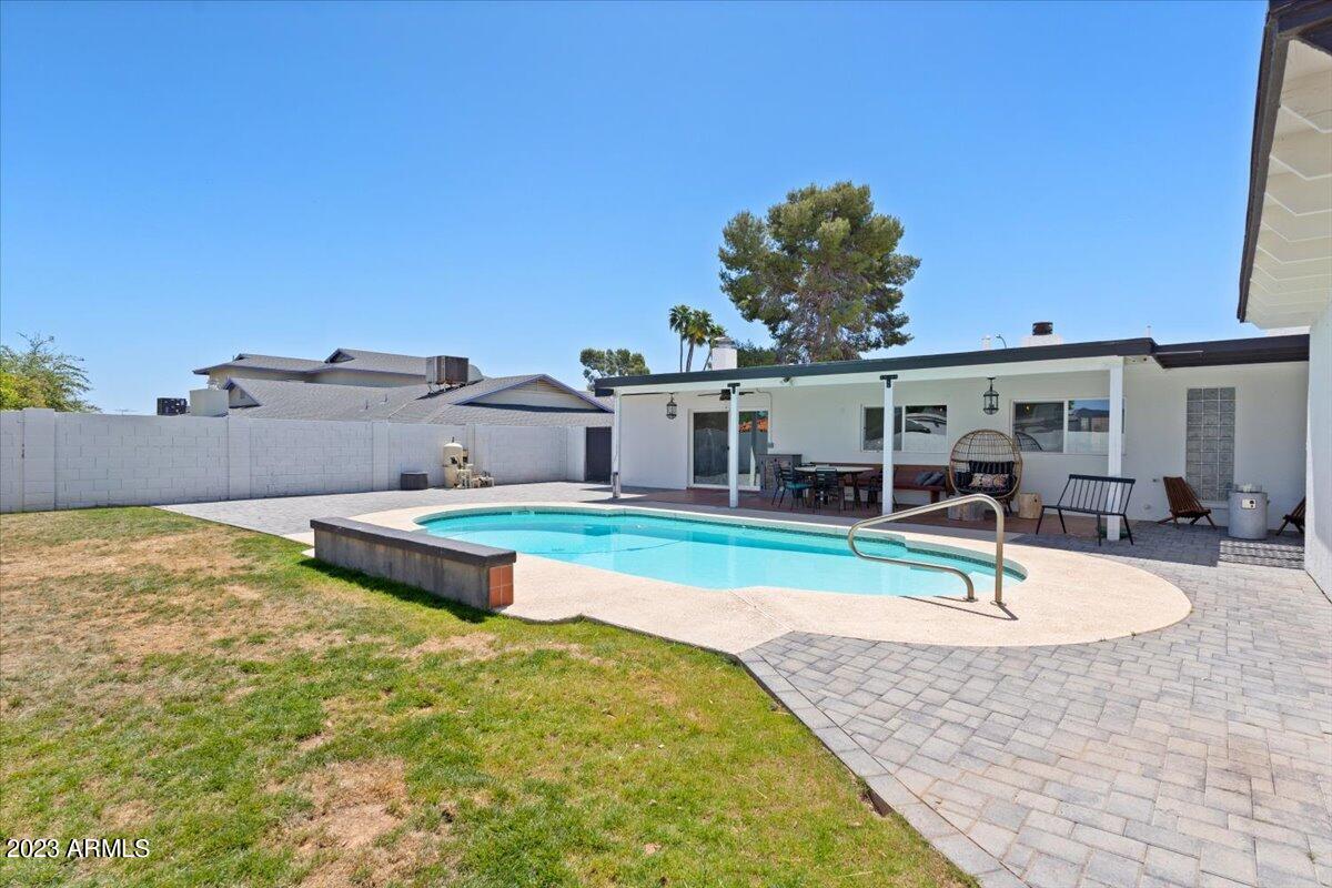 2524 E BERYL Avenue