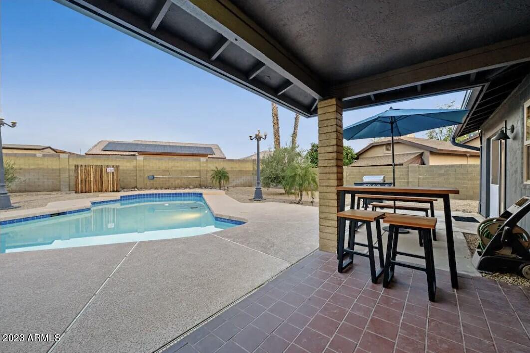 8212 W LAUREL Lane