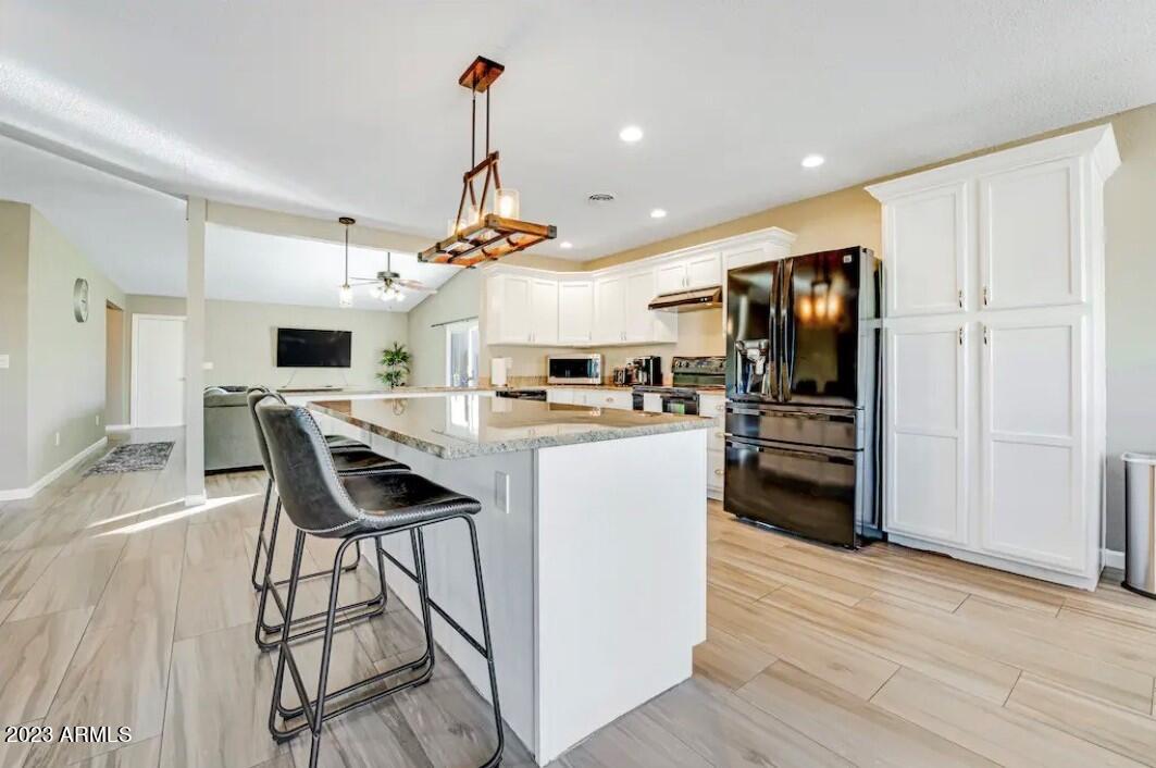 8212 W LAUREL Lane