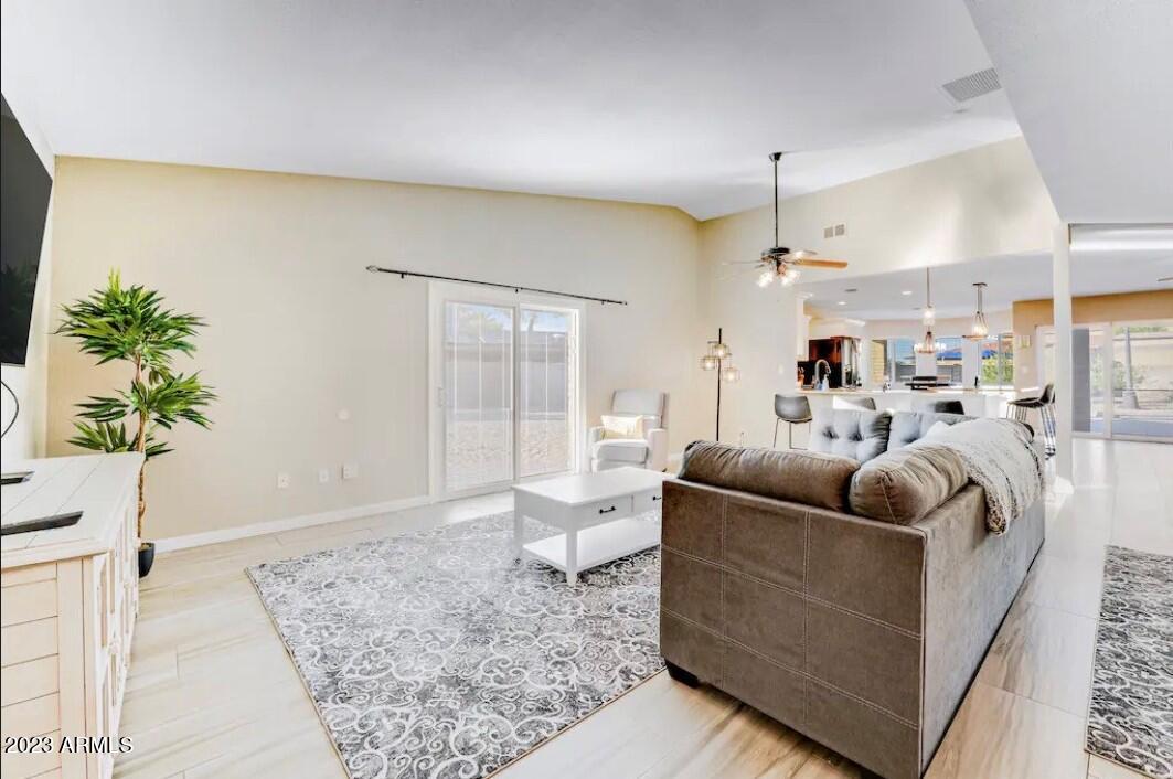 8212 W LAUREL Lane