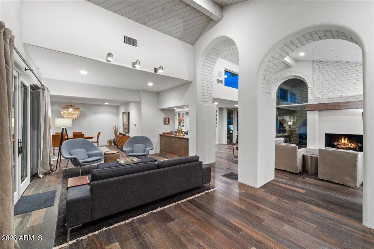 8237 N Merion Way