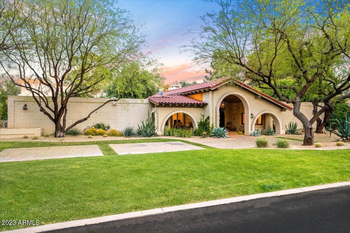 8237 N Merion Way