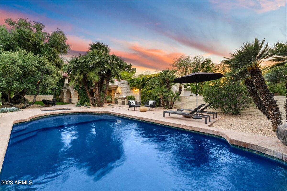 8237 N Merion Way
