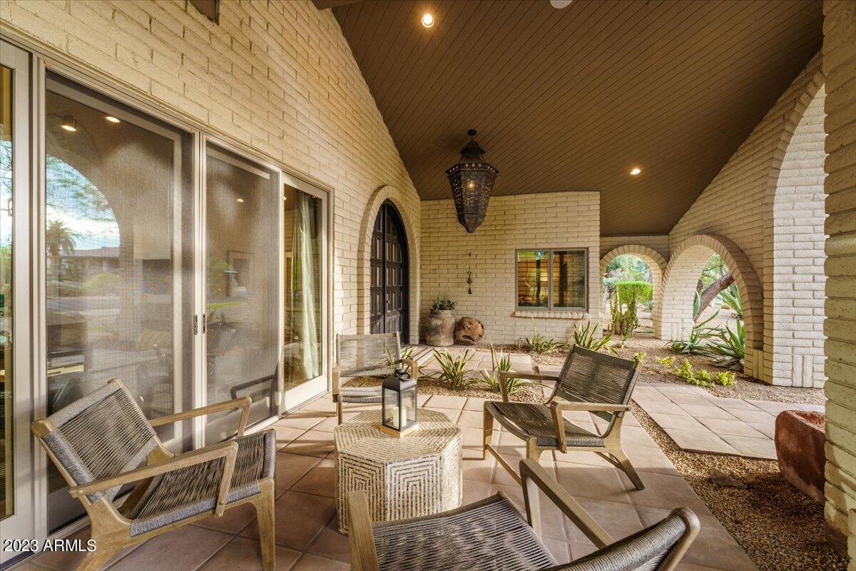 8237 N Merion Way