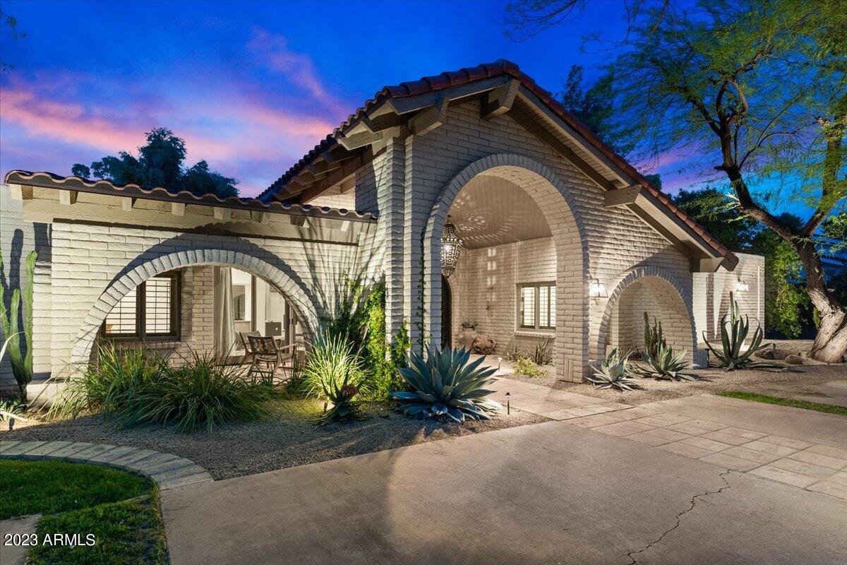 8237 N Merion Way