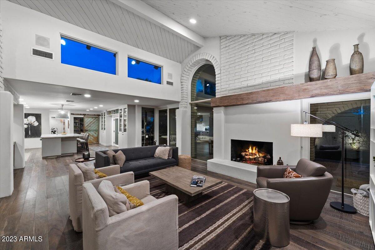 8237 N Merion Way
