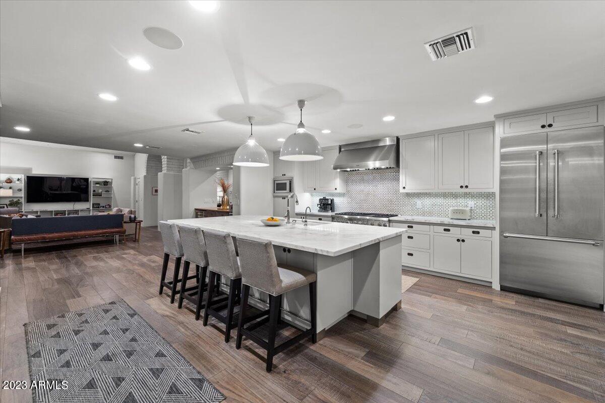 8237 N Merion Way