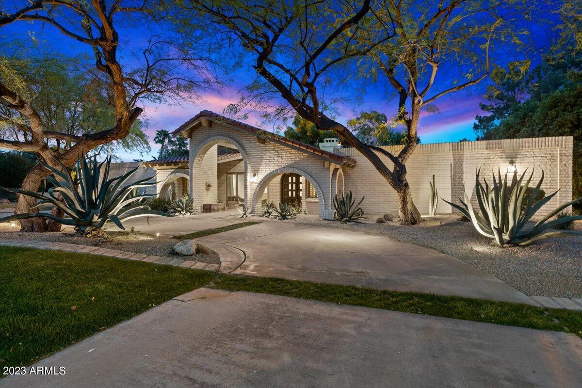 8237 N Merion Way