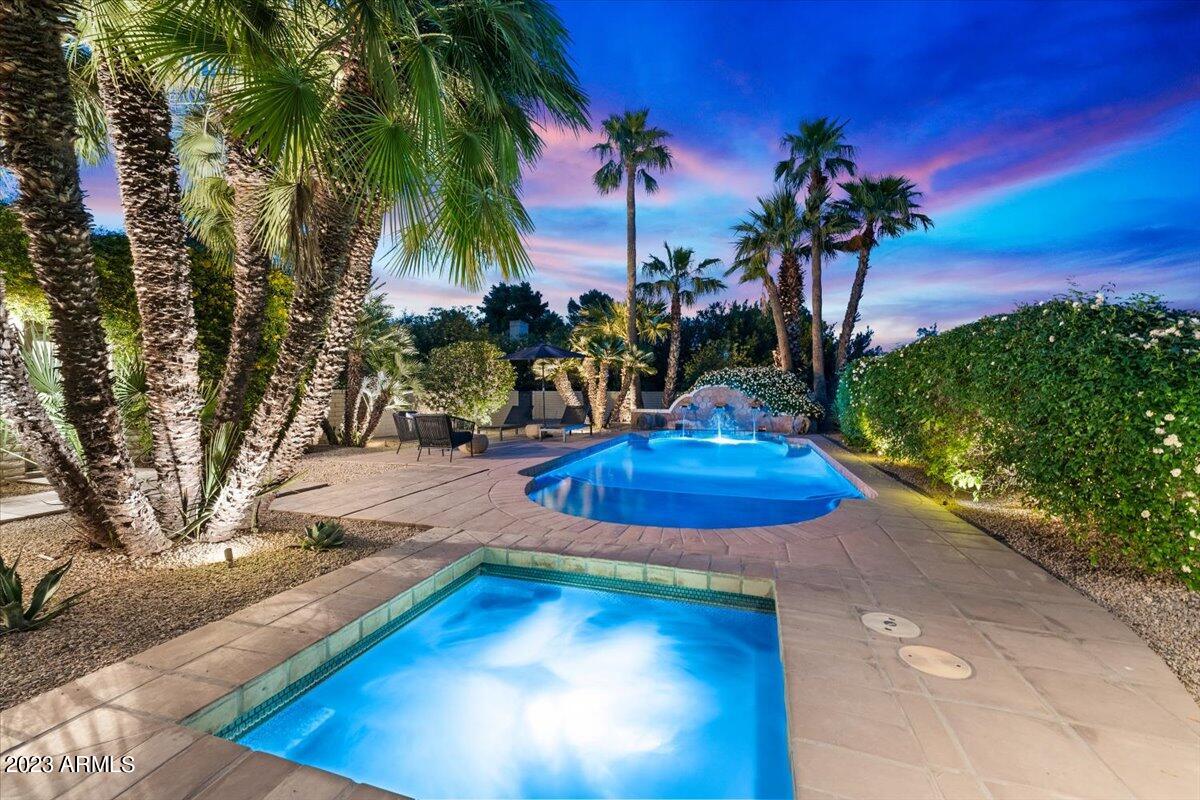 8237 N Merion Way