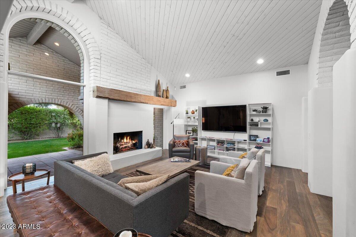 8237 N Merion Way