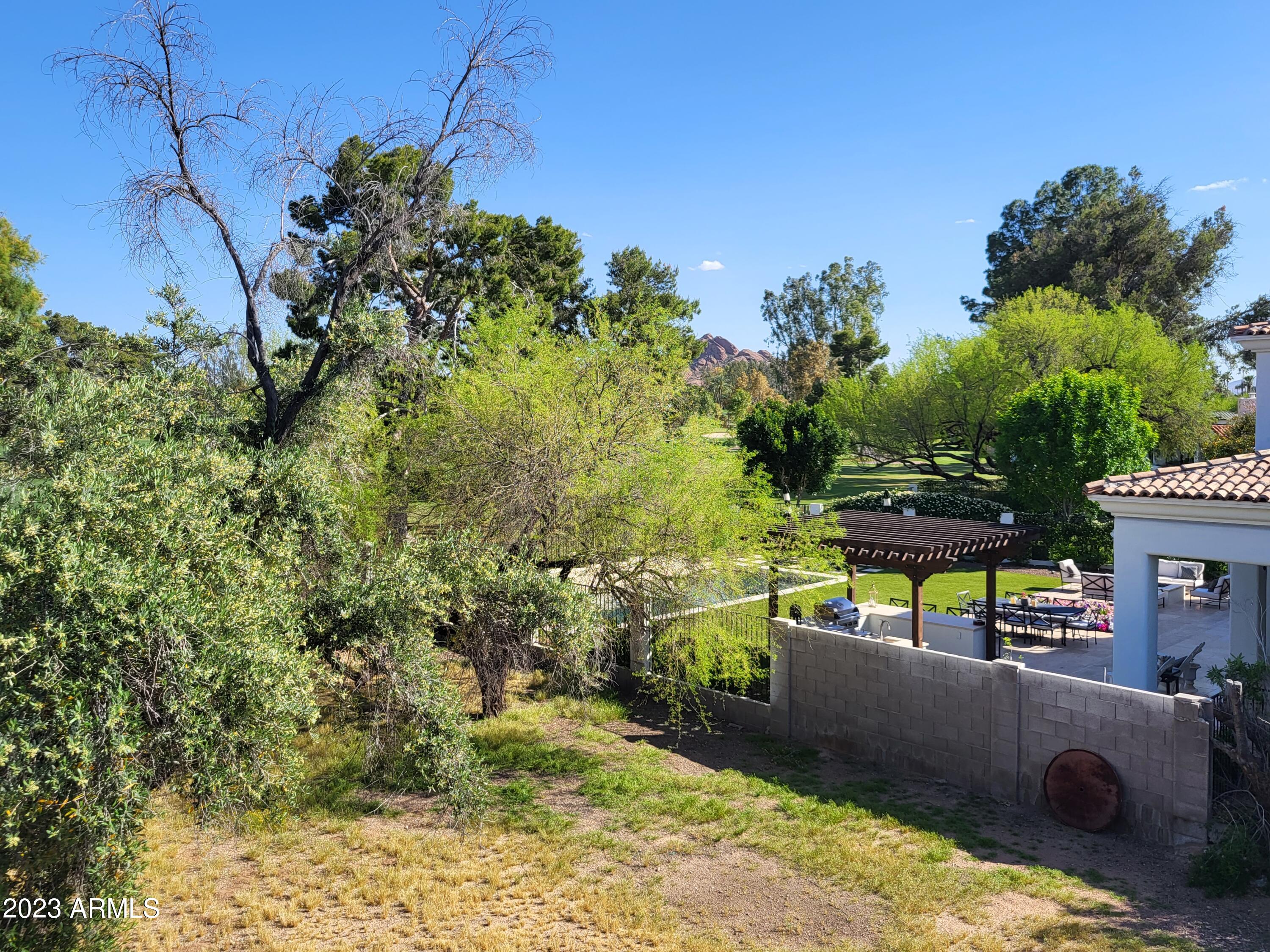 3419 N valencia Lane