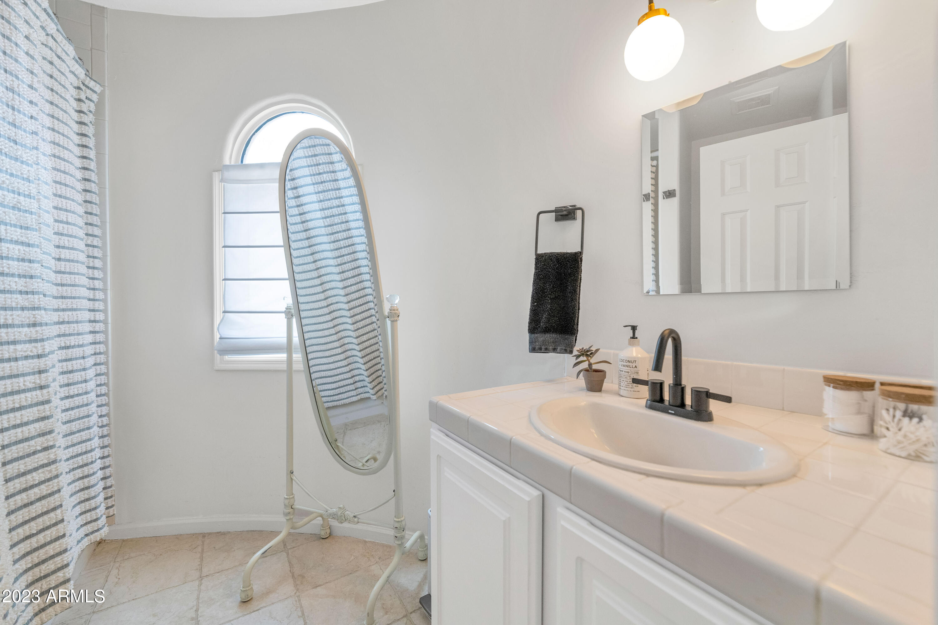 4955 E INDIAN SCHOOL Road Unit: 4