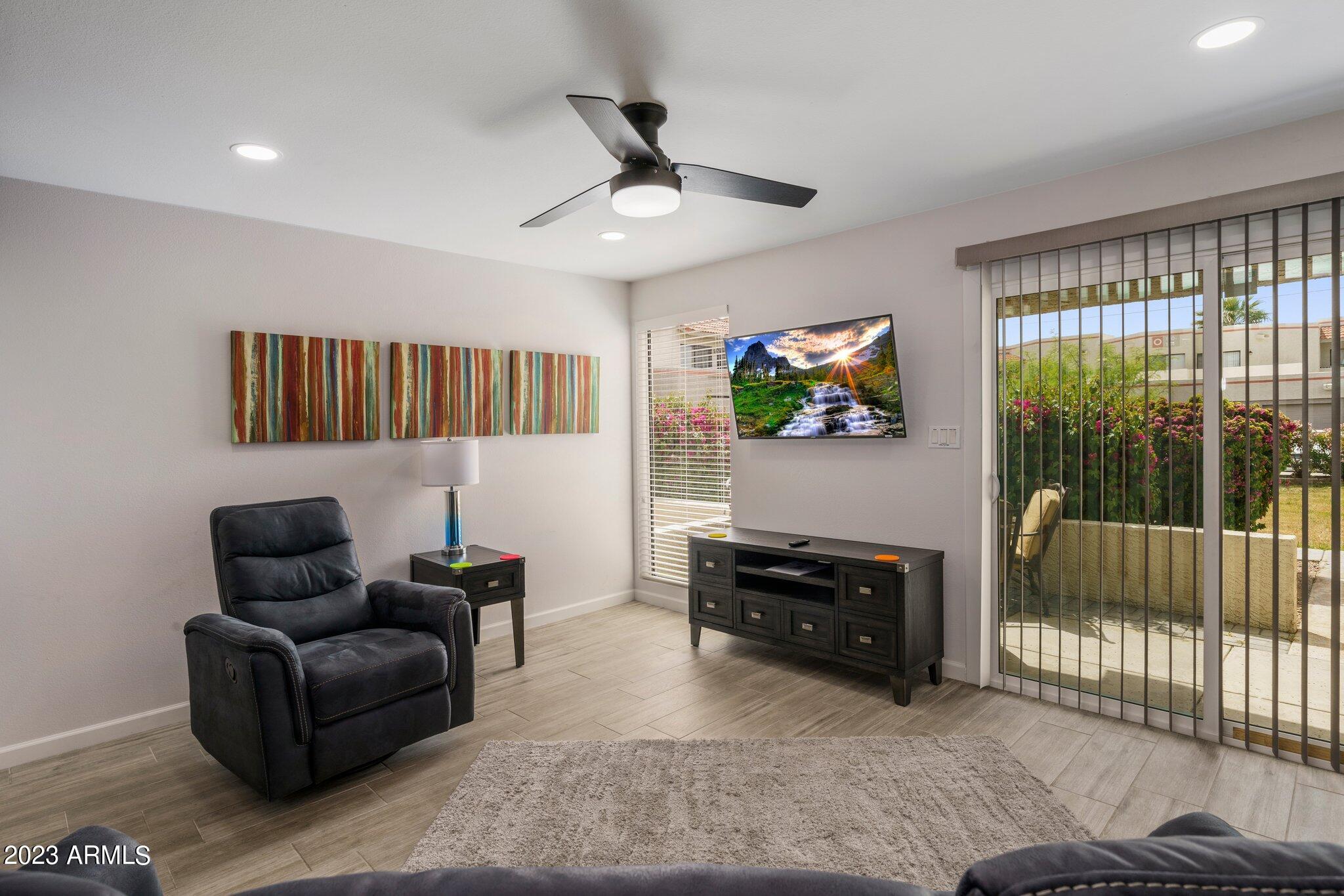 985 N GRANITE REEF Road Unit: 127