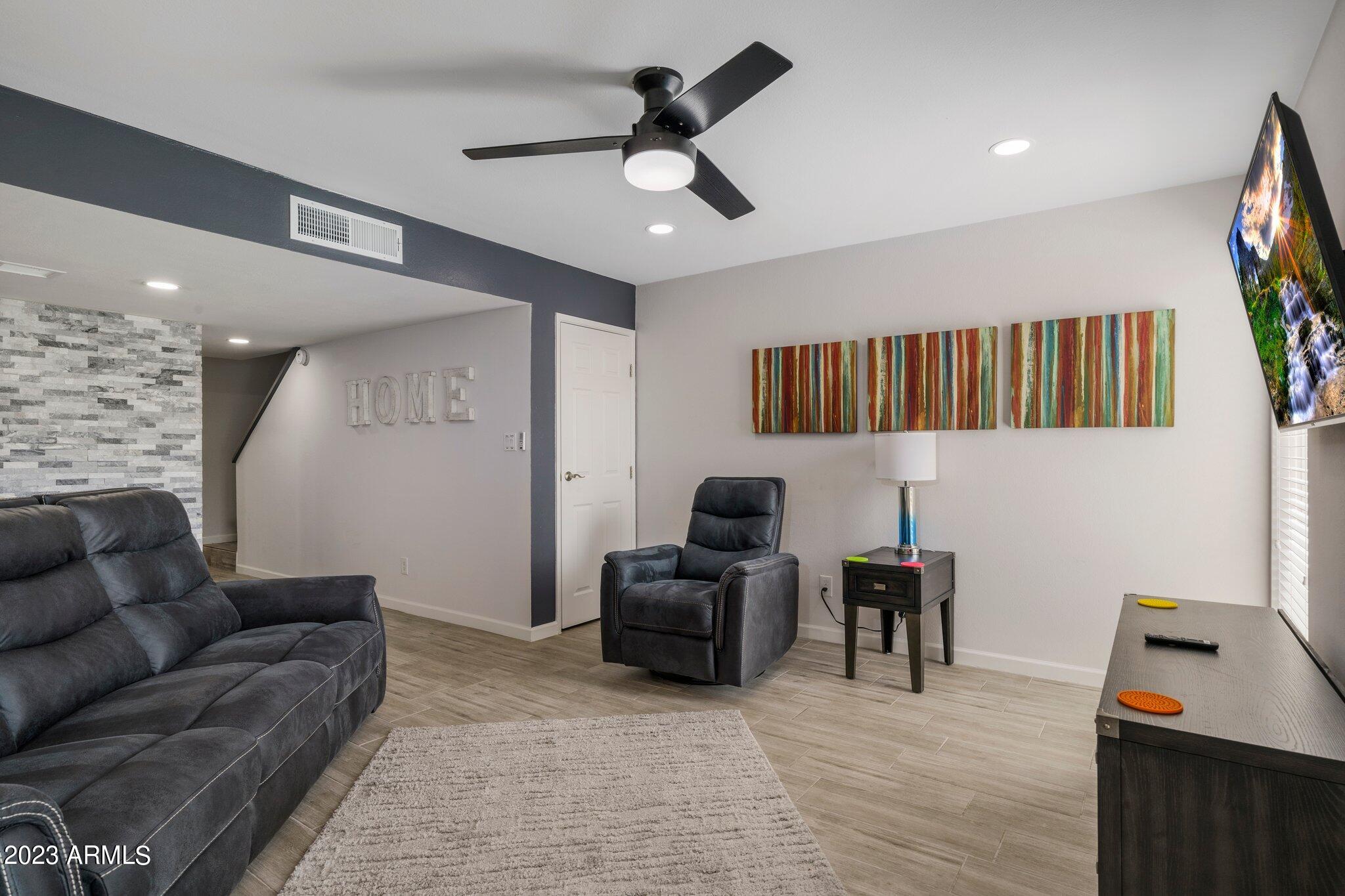 985 N GRANITE REEF Road Unit: 127