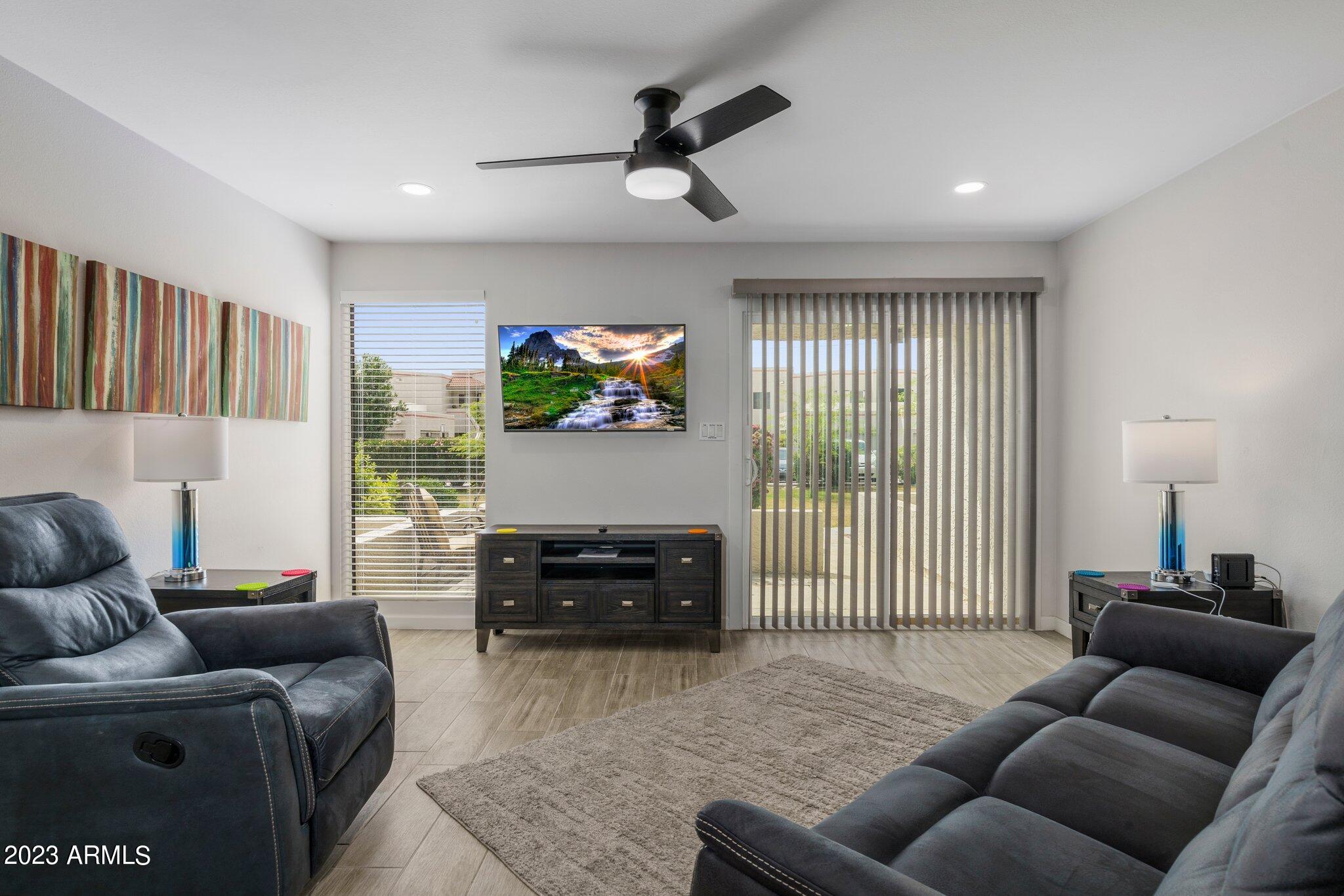 985 N GRANITE REEF Road Unit: 127