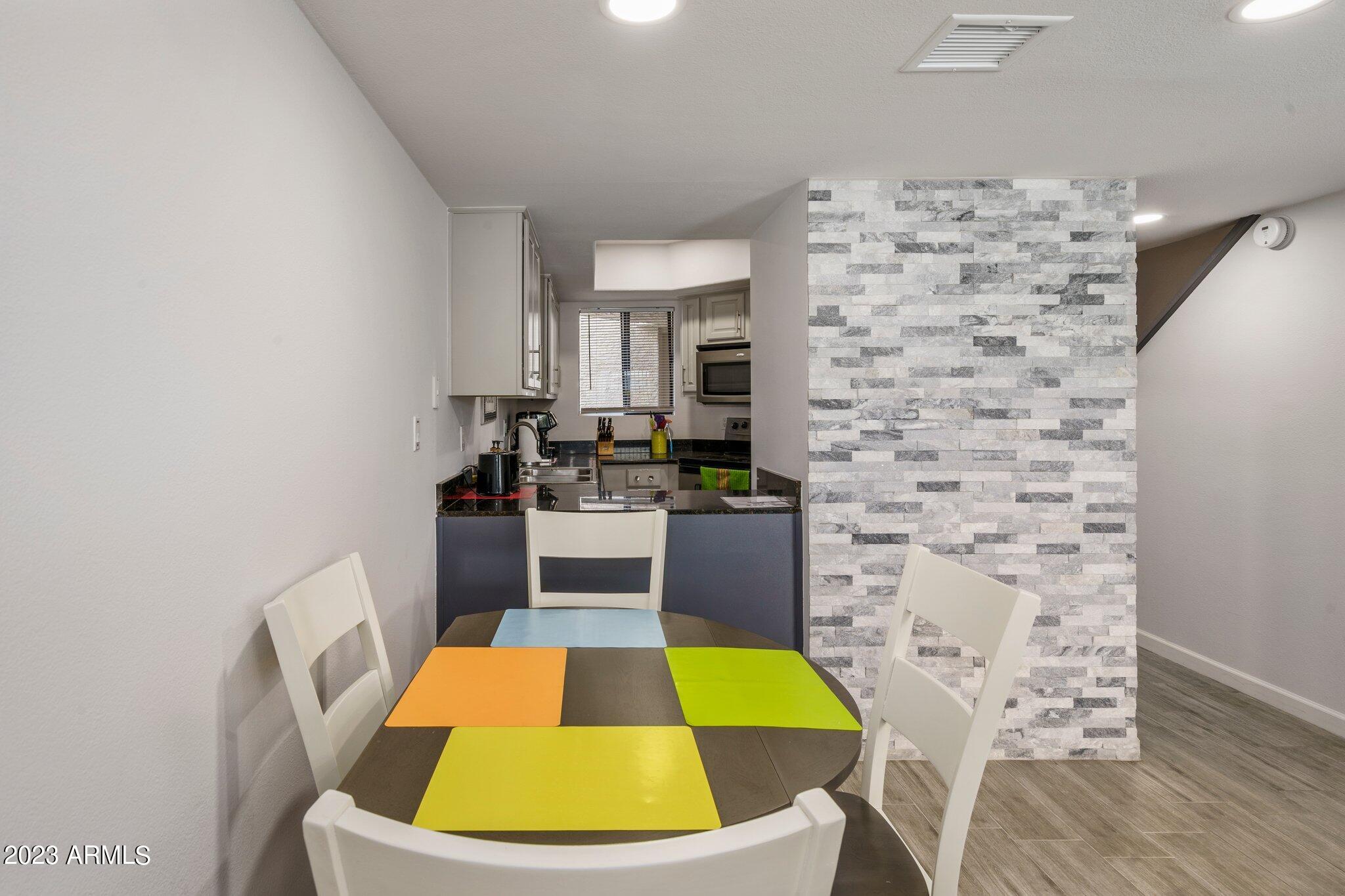 985 N GRANITE REEF Road Unit: 127