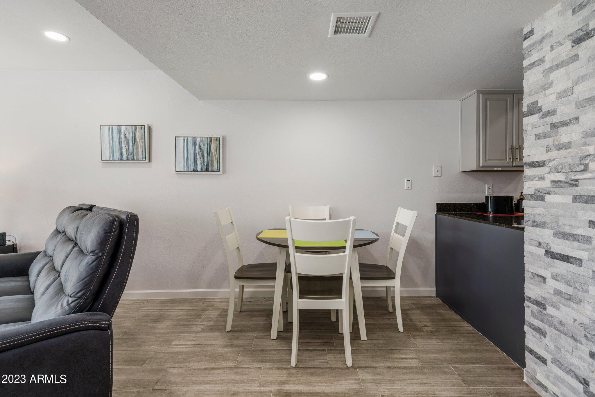 985 N GRANITE REEF Road Unit: 127