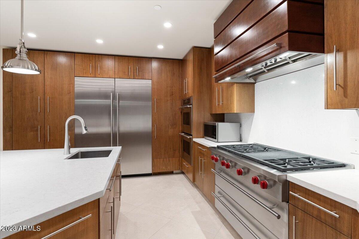 7201 N 23RD Place