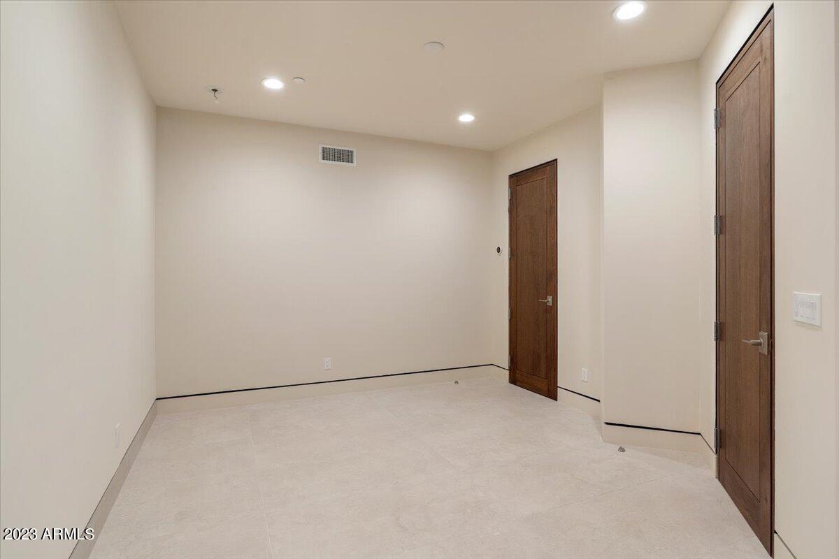 7201 N 23RD Place