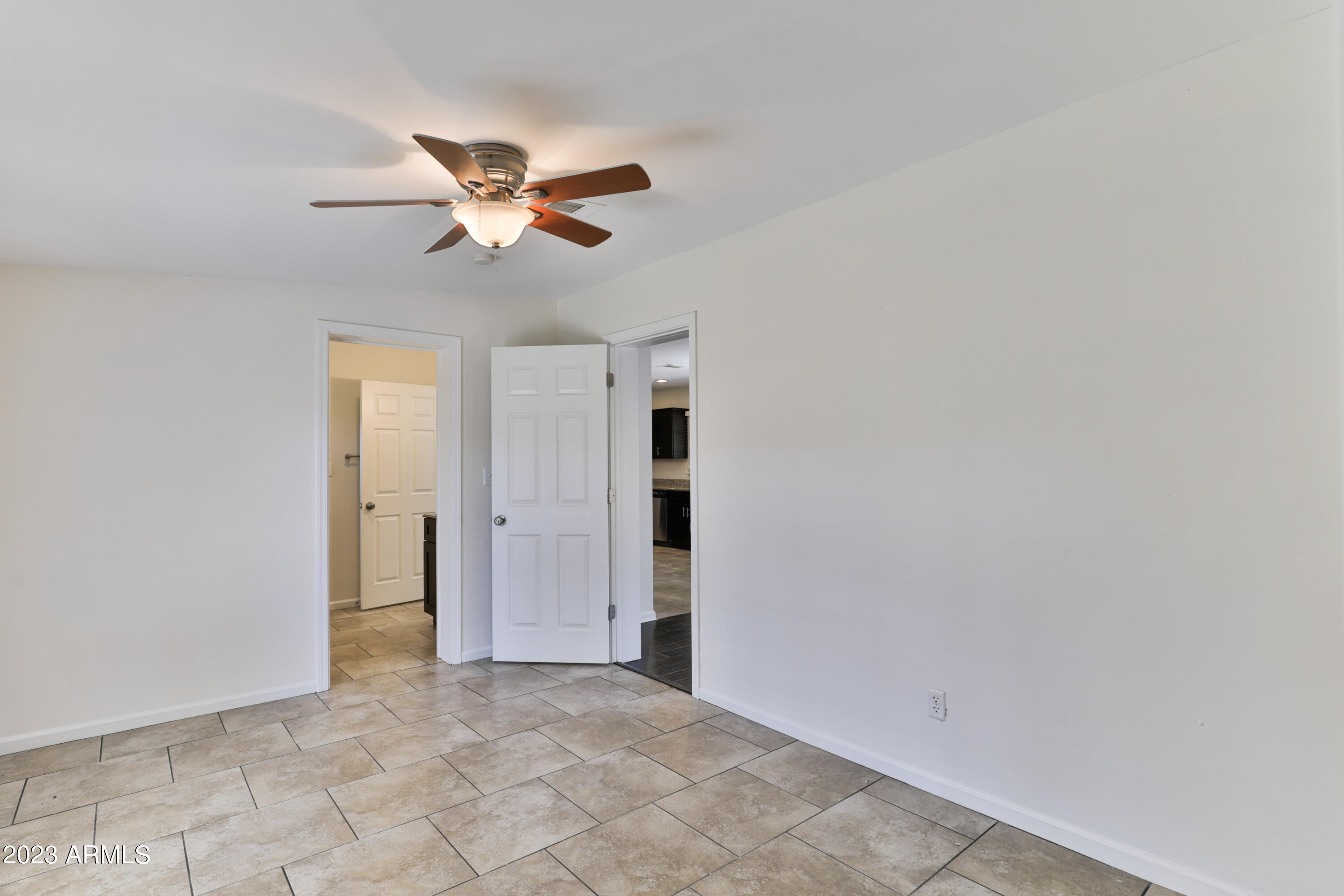 5117 E VERDE Lane