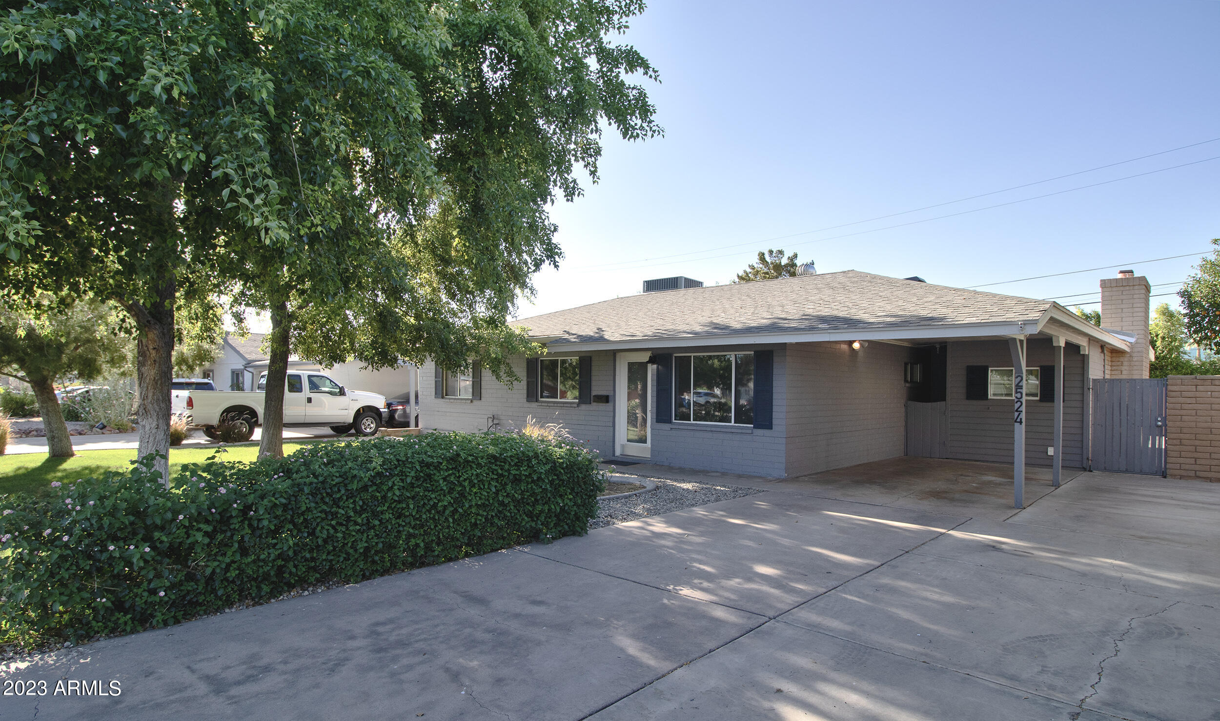 2524 E CAMPBELL Avenue