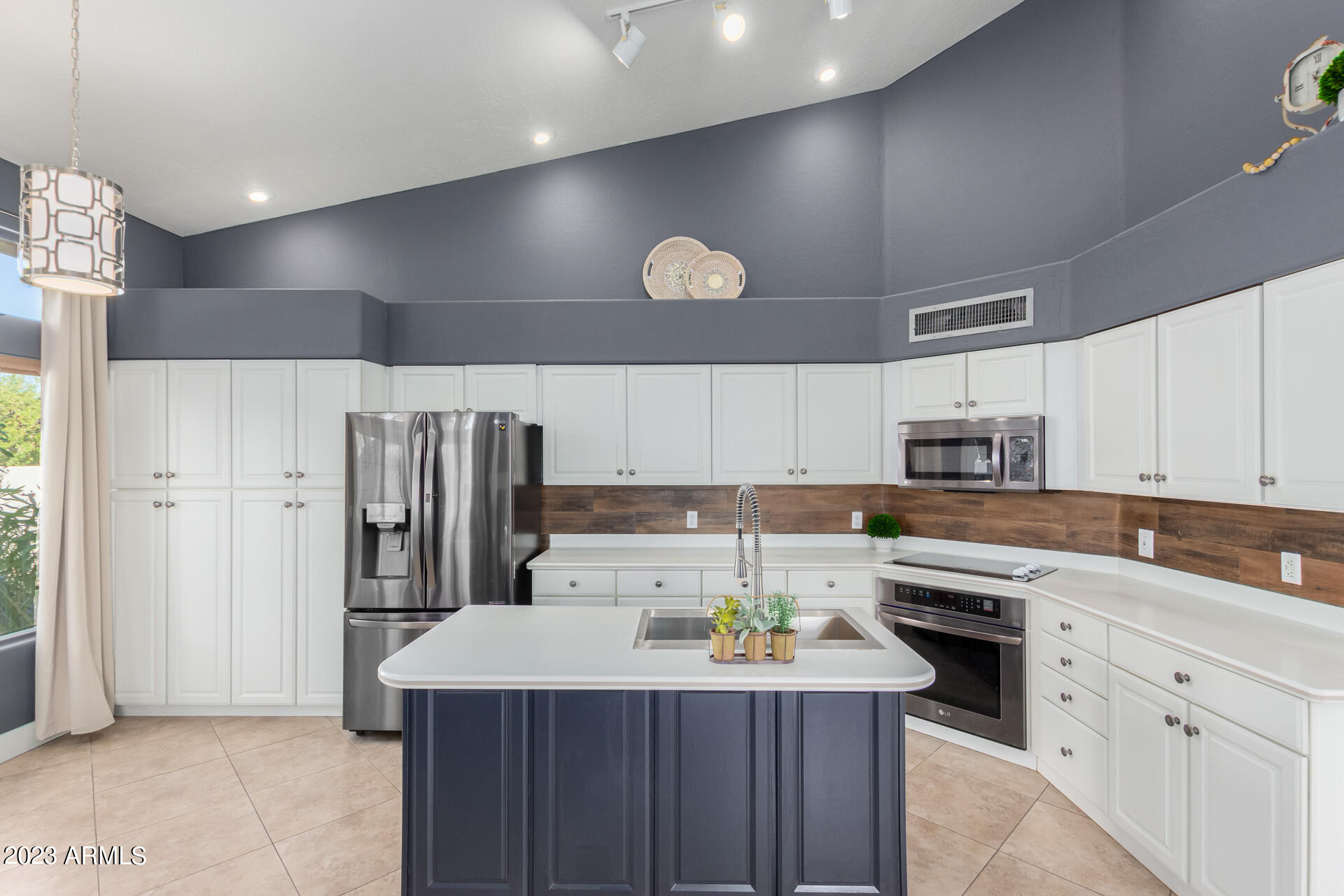 1304 E WILDWOOD Drive