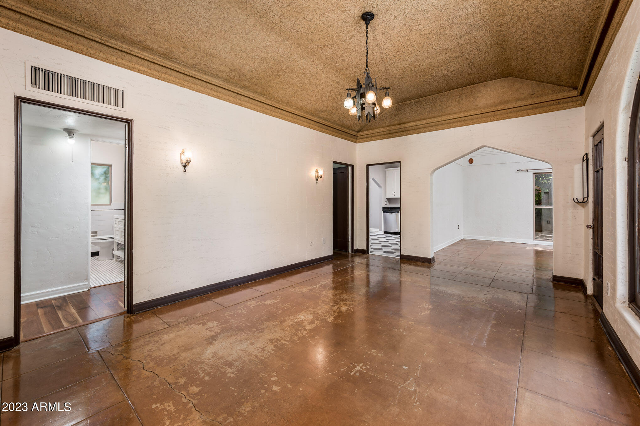 40 W MEDLOCK Drive