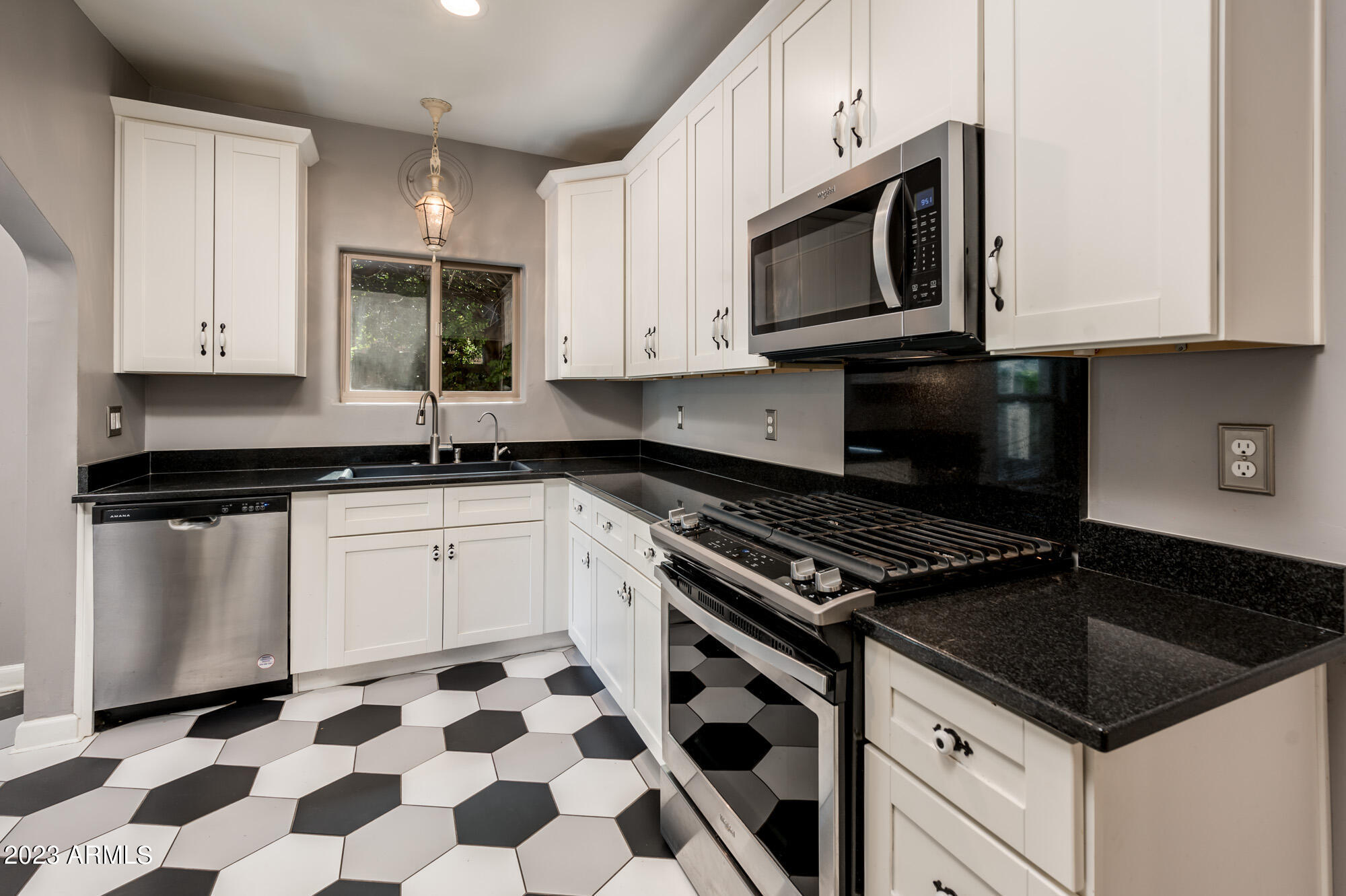 40 W MEDLOCK Drive