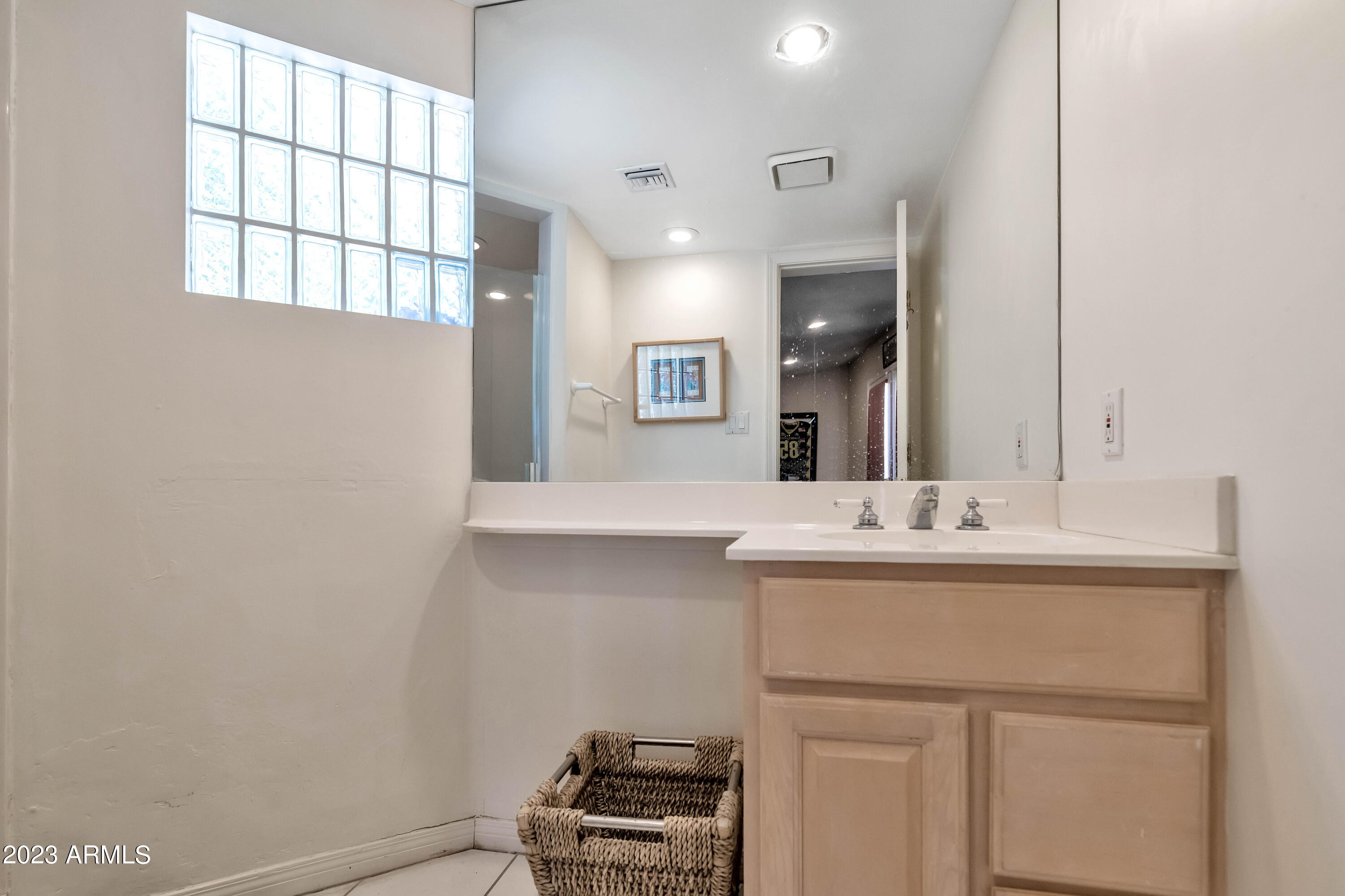6015 E CALLE DEL MEDIA --