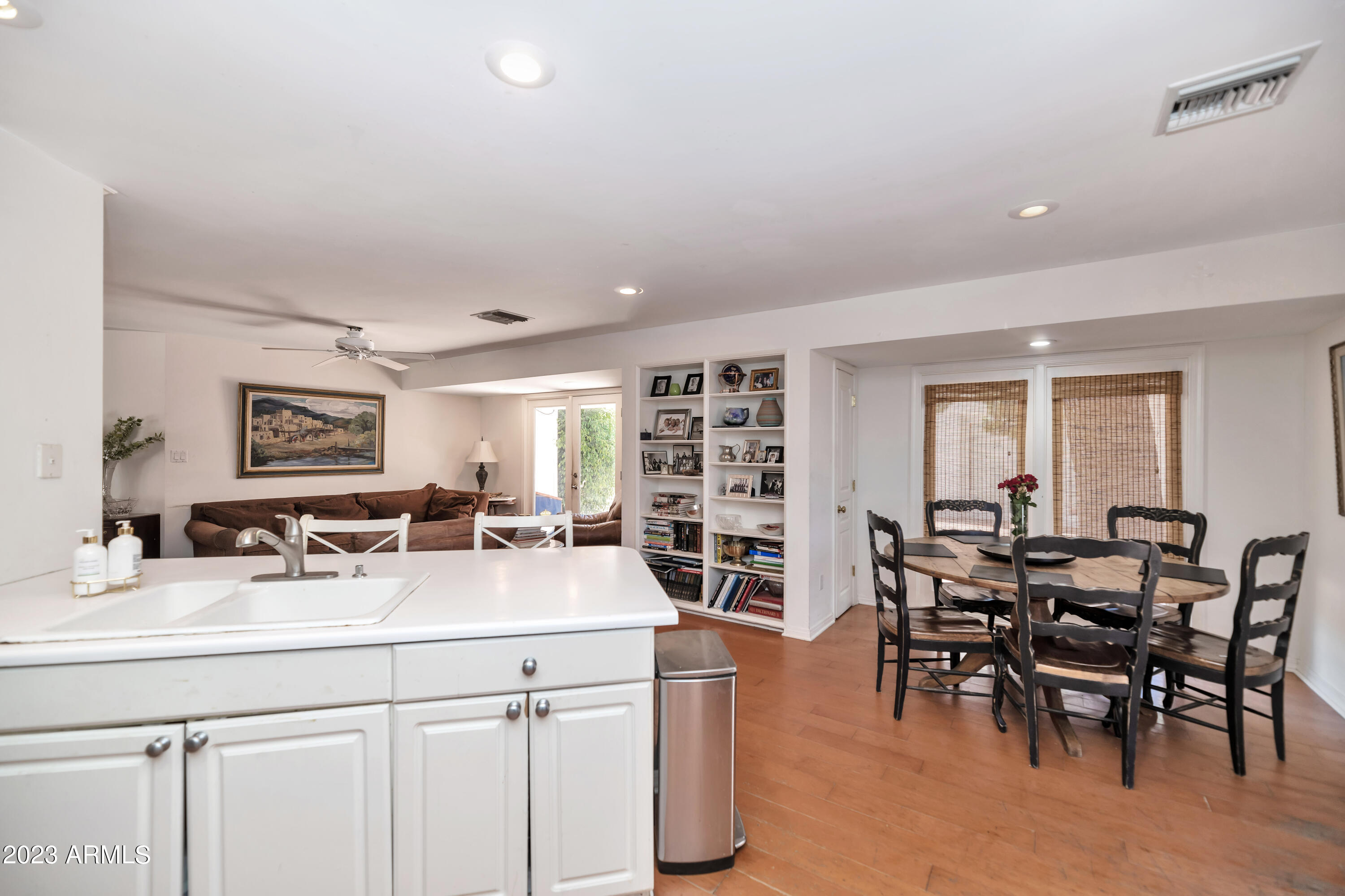 6015 E CALLE DEL MEDIA --