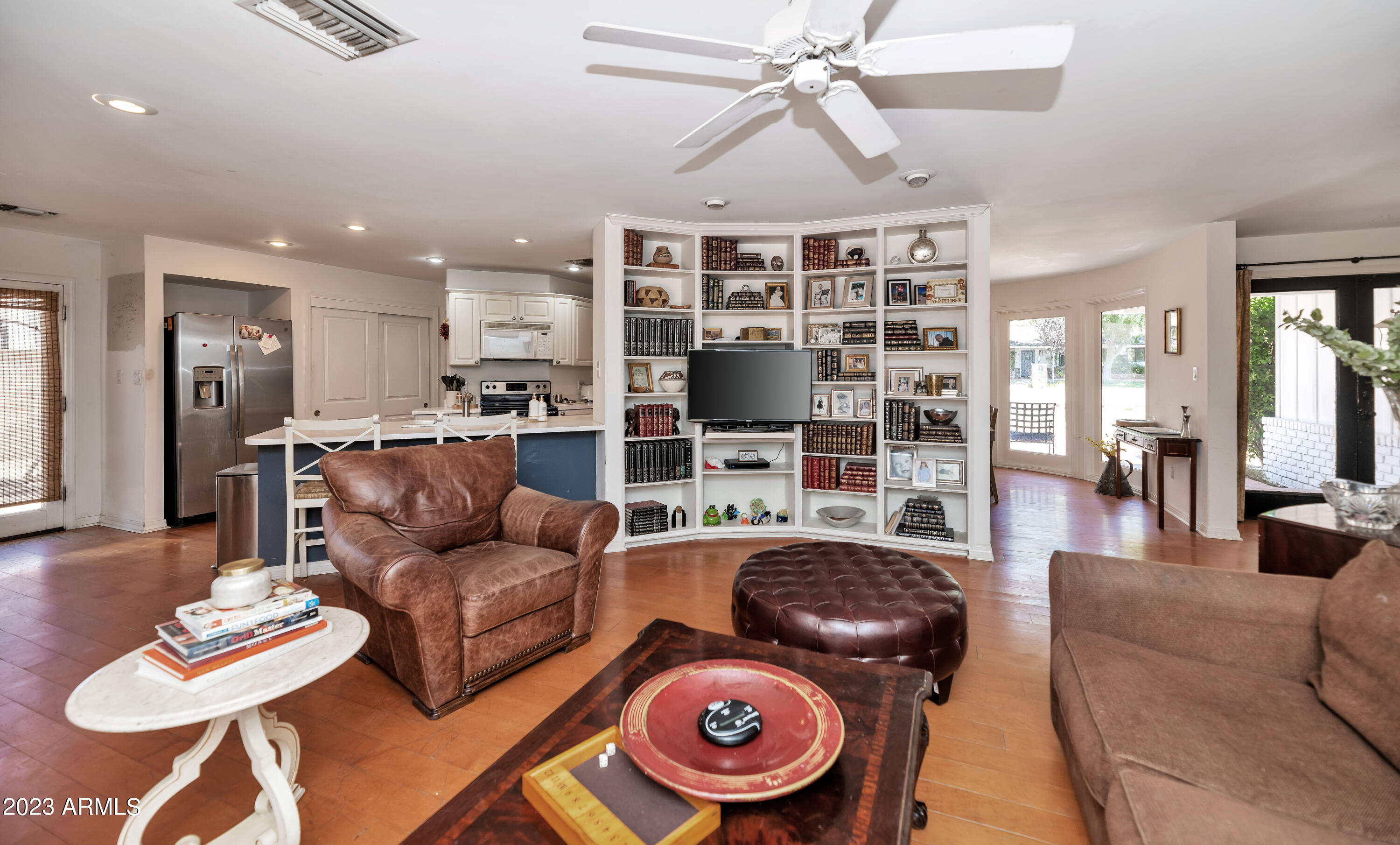 6015 E CALLE DEL MEDIA --