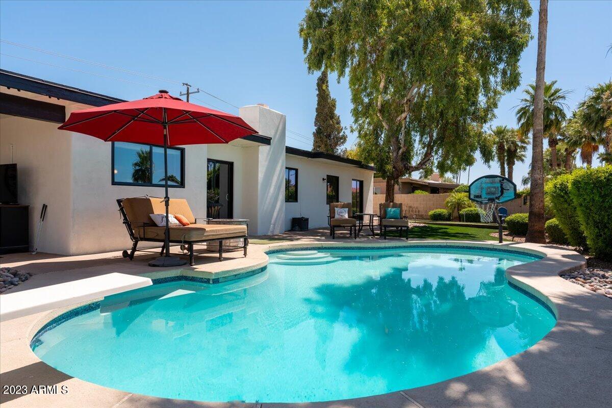 6529 E THUNDERBIRD Road