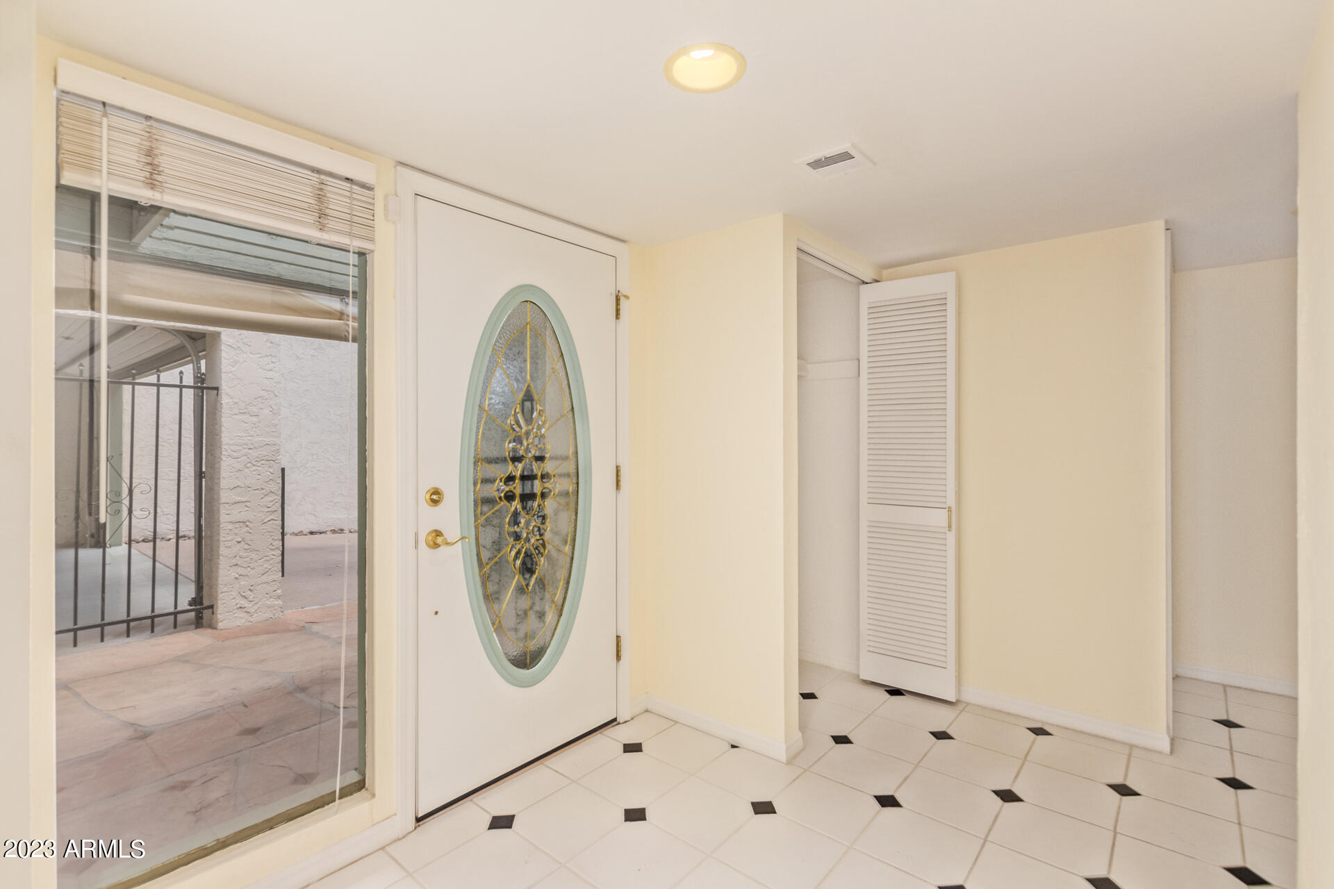 8101 N CENTRAL Avenue Unit: 3